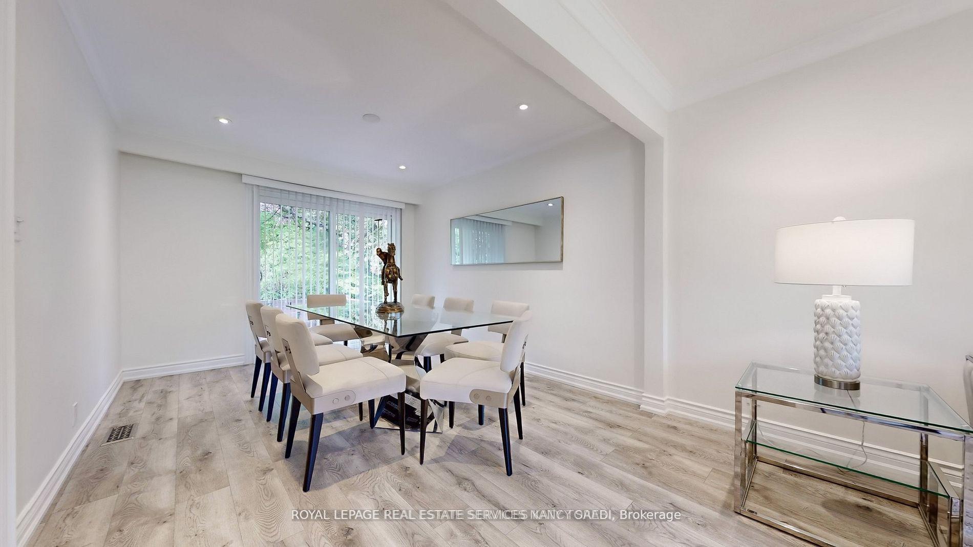 Photo 10 of 15 Farrington Drive, North York, St. Andrew-Windfields — HOMEH