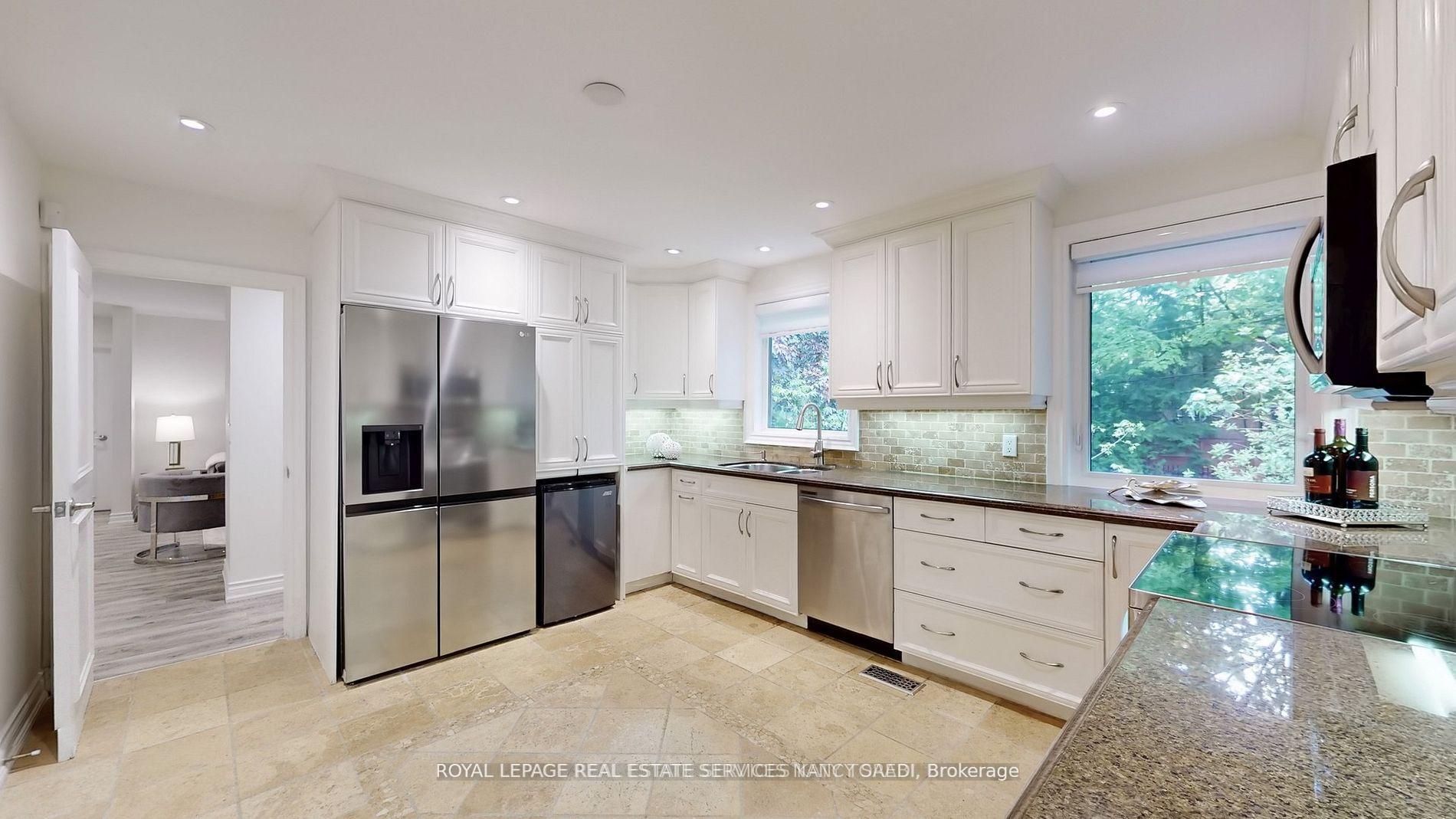 Photo 13 of 15 Farrington Drive, North York, St. Andrew-Windfields — HOMEH