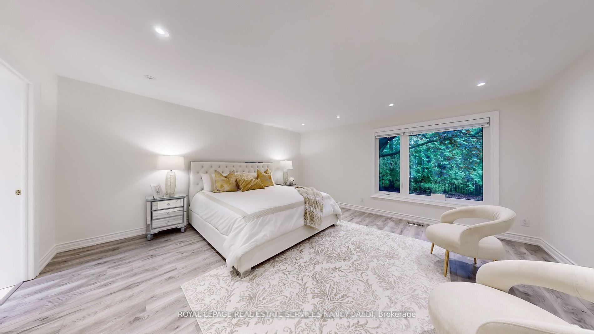 Photo 16 of 15 Farrington Drive, North York, St. Andrew-Windfields — HOMEH