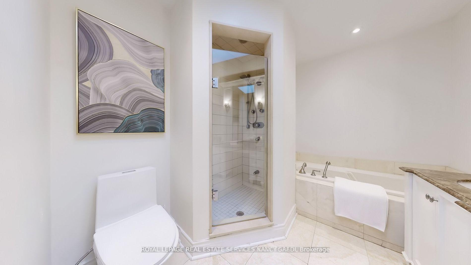 Photo 17 of 15 Farrington Drive, North York, St. Andrew-Windfields — HOMEH