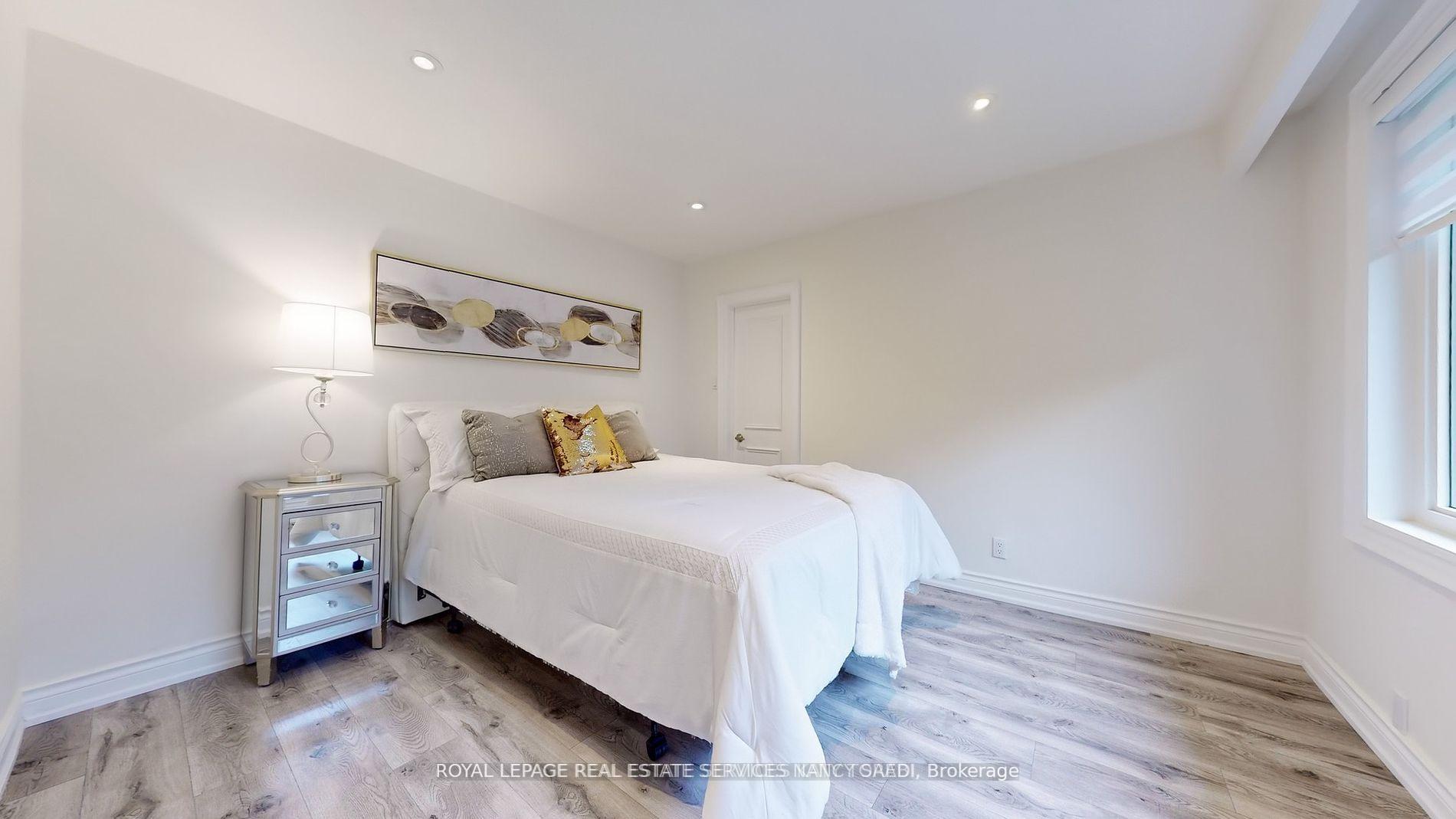 Photo 19 of 15 Farrington Drive, North York, St. Andrew-Windfields — HOMEH