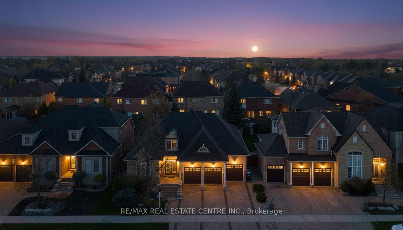 Photo 2 of 10 Eiffel Boulevard, Brampton, Vales of Castlemore North — HOMEH