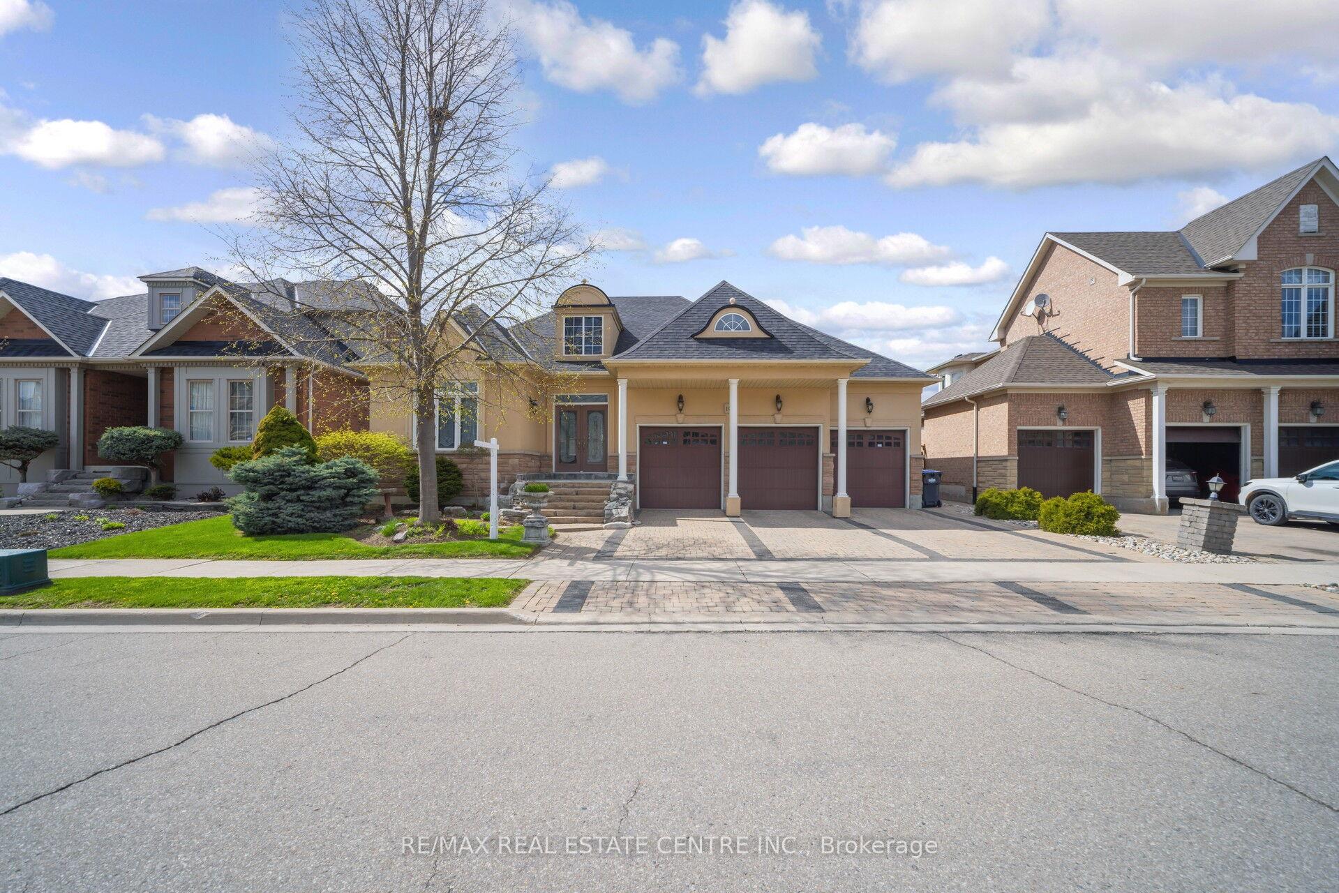 Photo 3 of 10 Eiffel Boulevard, Brampton, Vales of Castlemore North — HOMEH
