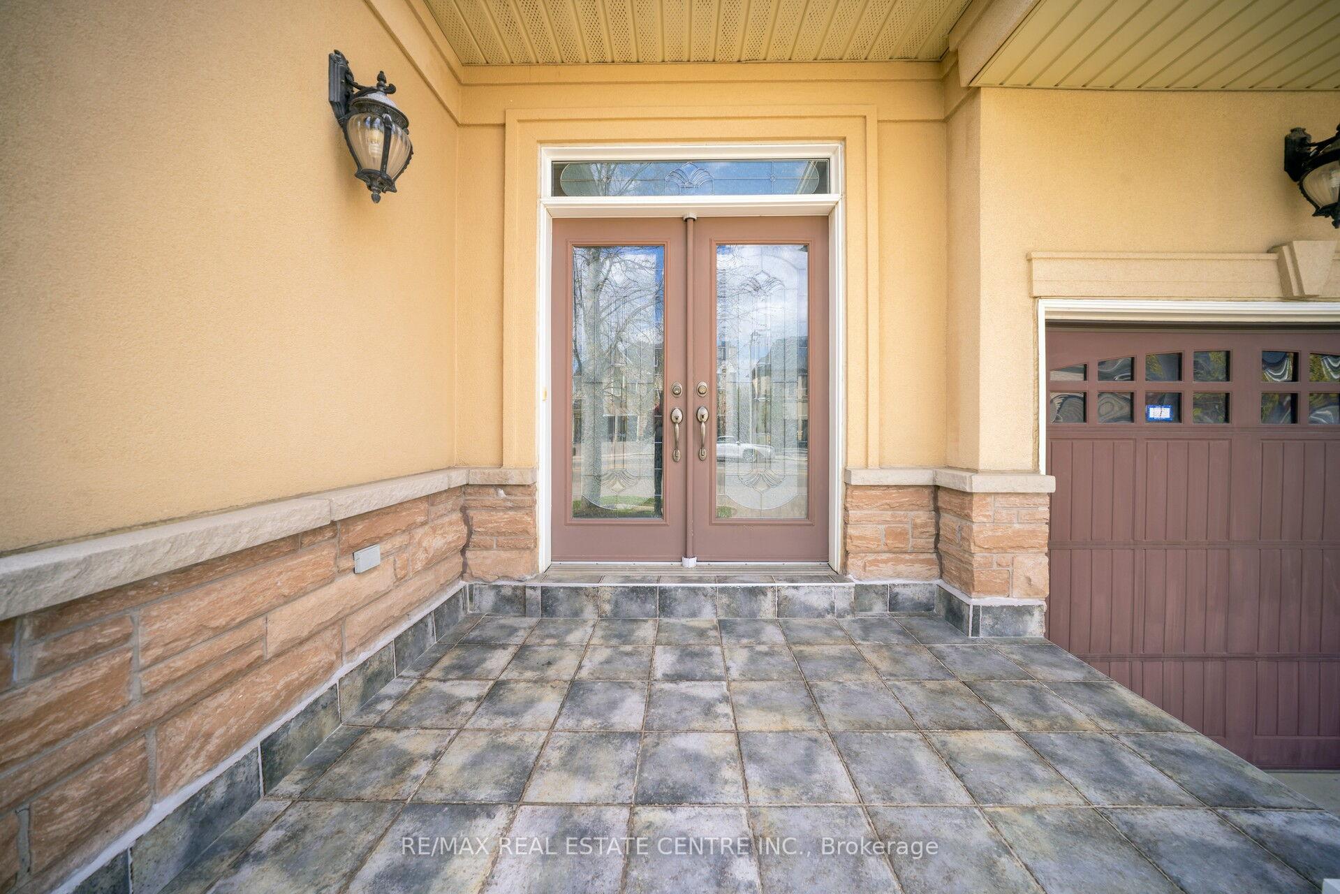 Photo 4 of 10 Eiffel Boulevard, Brampton, Vales of Castlemore North — HOMEH