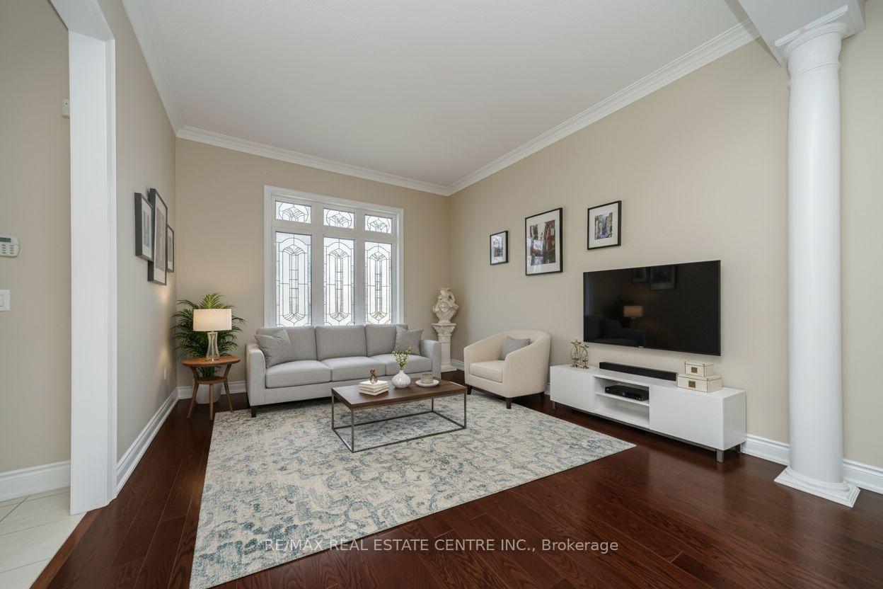Photo 8 of 10 Eiffel Boulevard, Brampton, Vales of Castlemore North — HOMEH