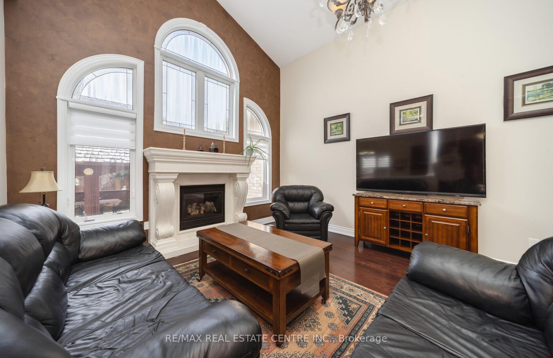 Photo 9 of 10 Eiffel Boulevard, Brampton, Vales of Castlemore North — HOMEH