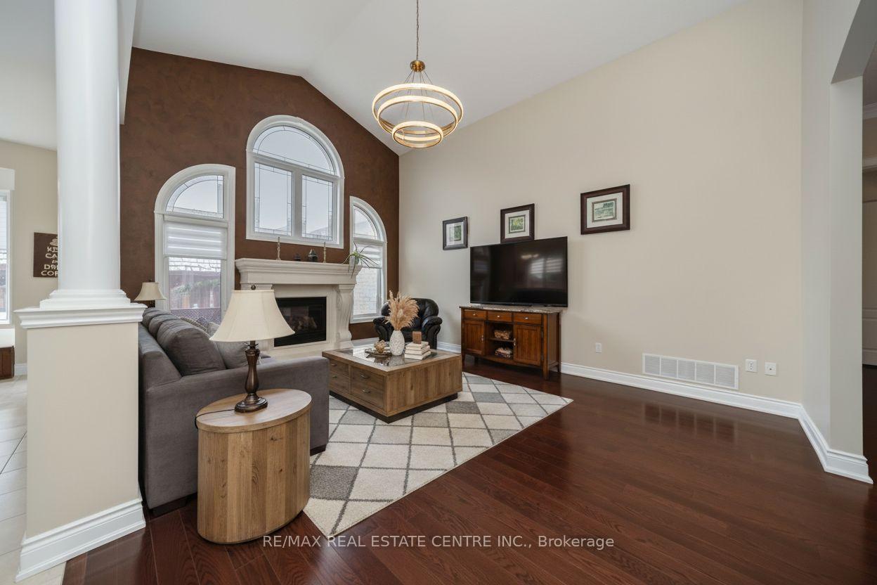 Photo 11 of 10 Eiffel Boulevard, Brampton, Vales of Castlemore North — HOMEH