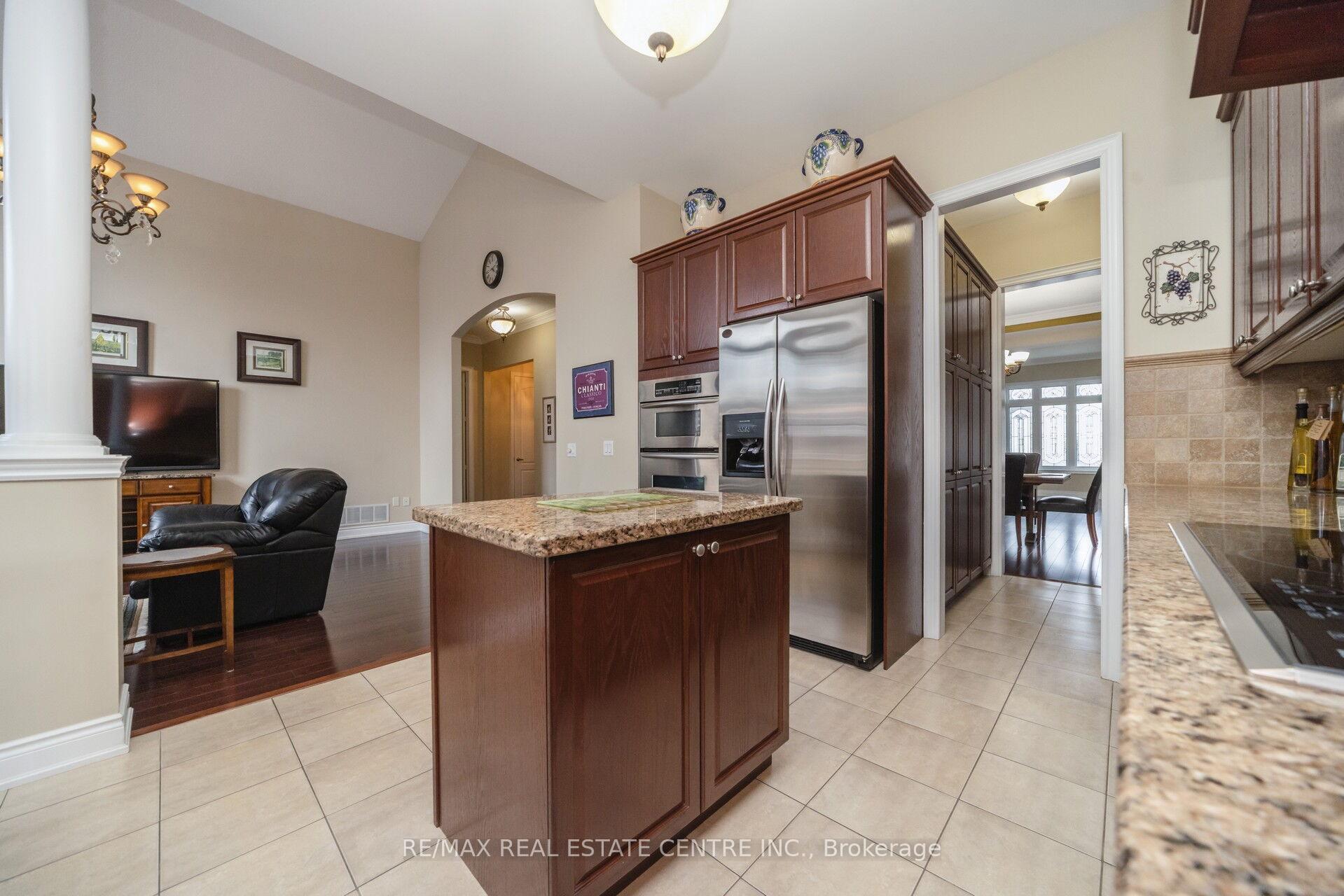 Photo 15 of 10 Eiffel Boulevard, Brampton, Vales of Castlemore North — HOMEH