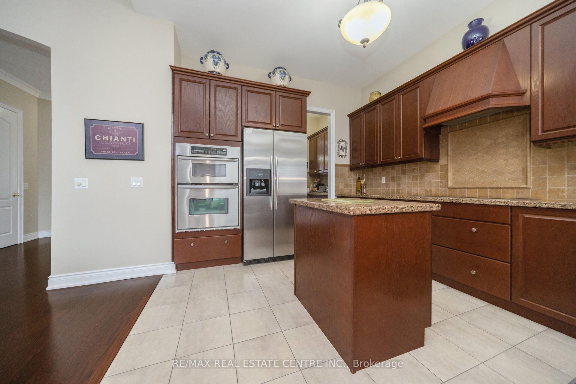 Photo 14 of 10 Eiffel Boulevard, Brampton, Vales of Castlemore North — HOMEH