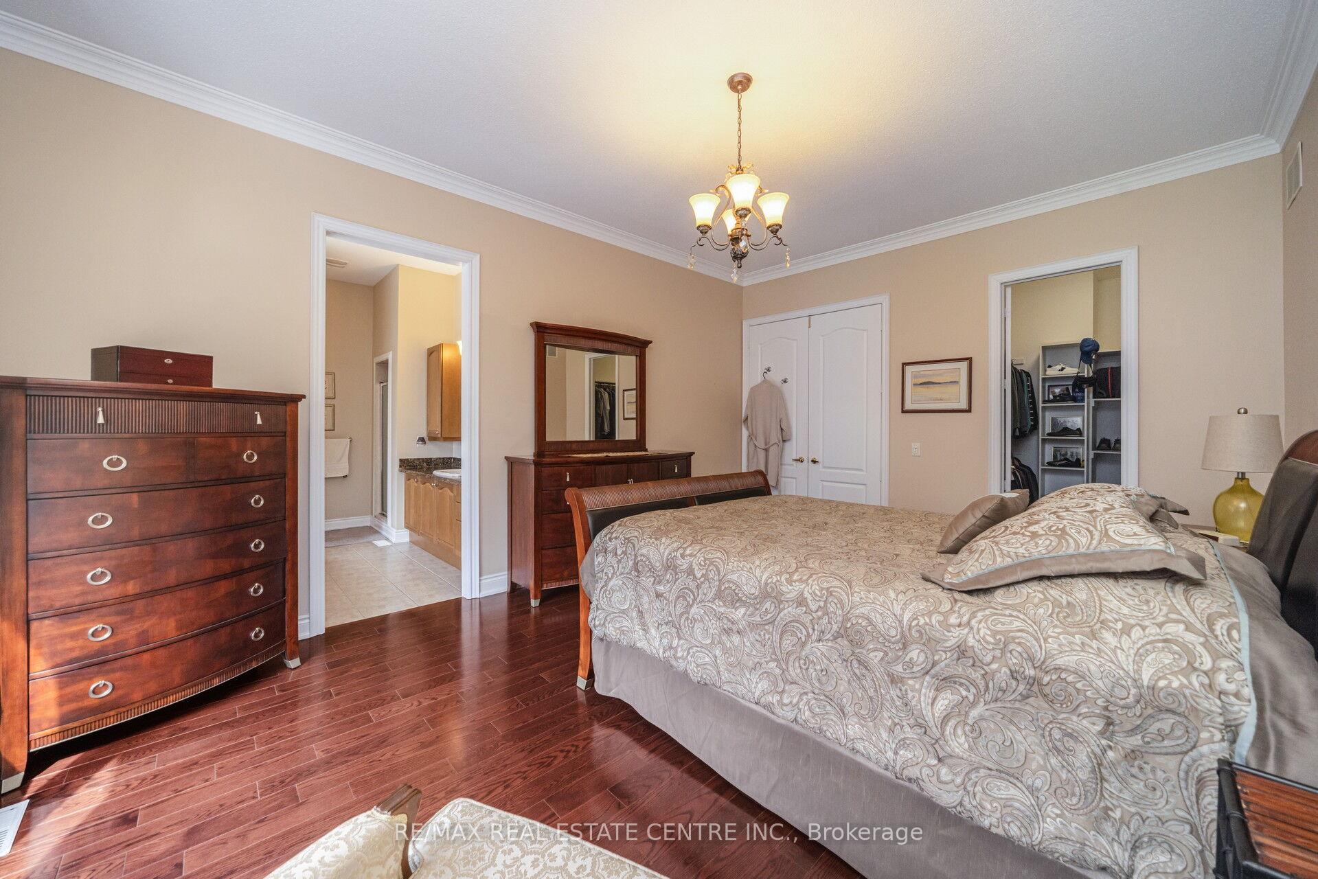 Photo 23 of 10 Eiffel Boulevard, Brampton, Vales of Castlemore North — HOMEH