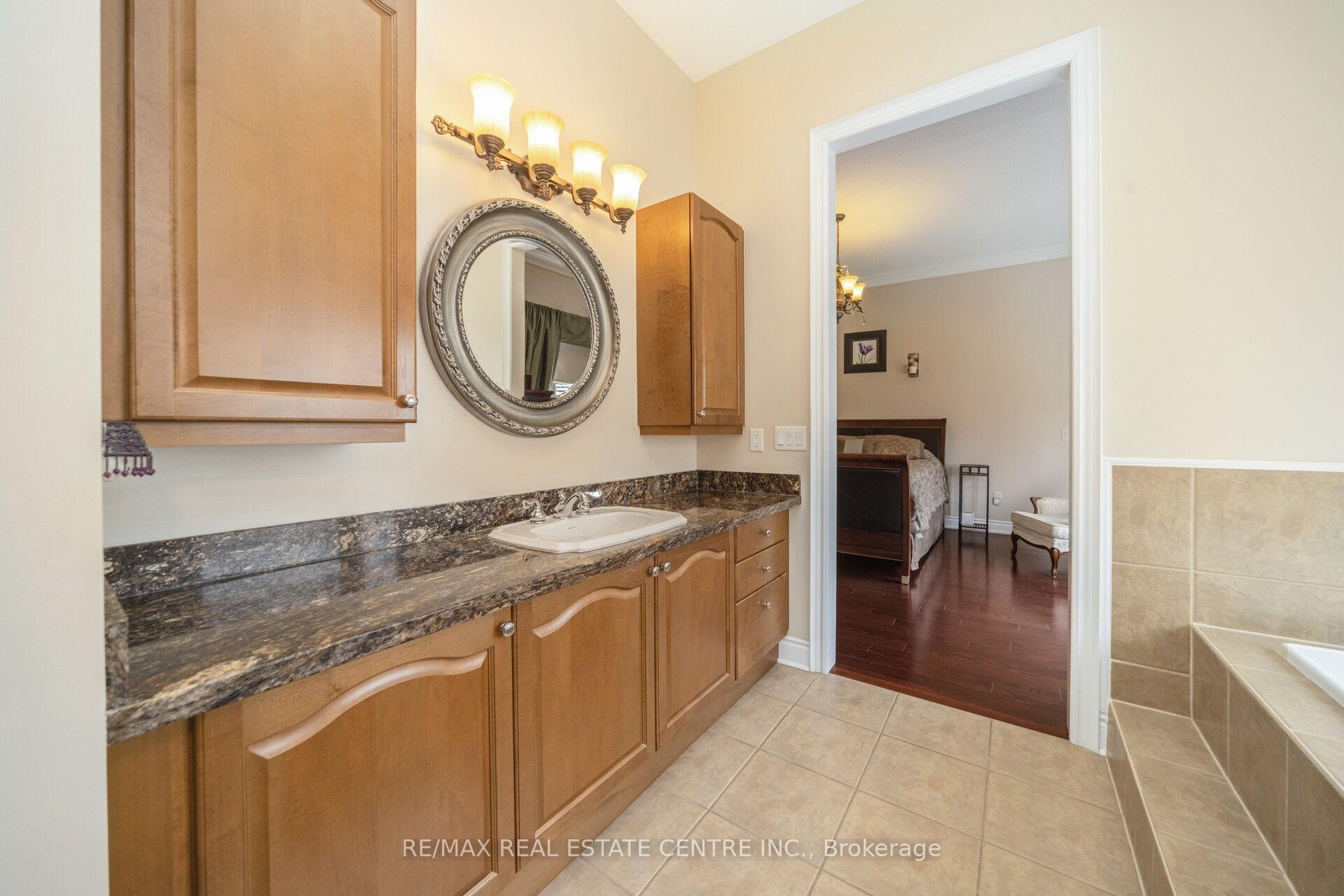 Photo 25 of 10 Eiffel Boulevard, Brampton, Vales of Castlemore North — HOMEH