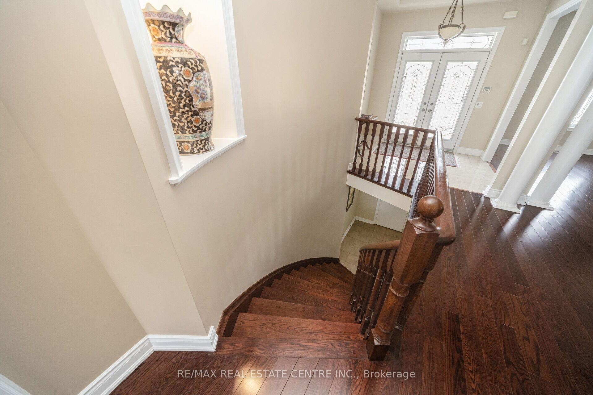 Photo 30 of 10 Eiffel Boulevard, Brampton, Vales of Castlemore North — HOMEH