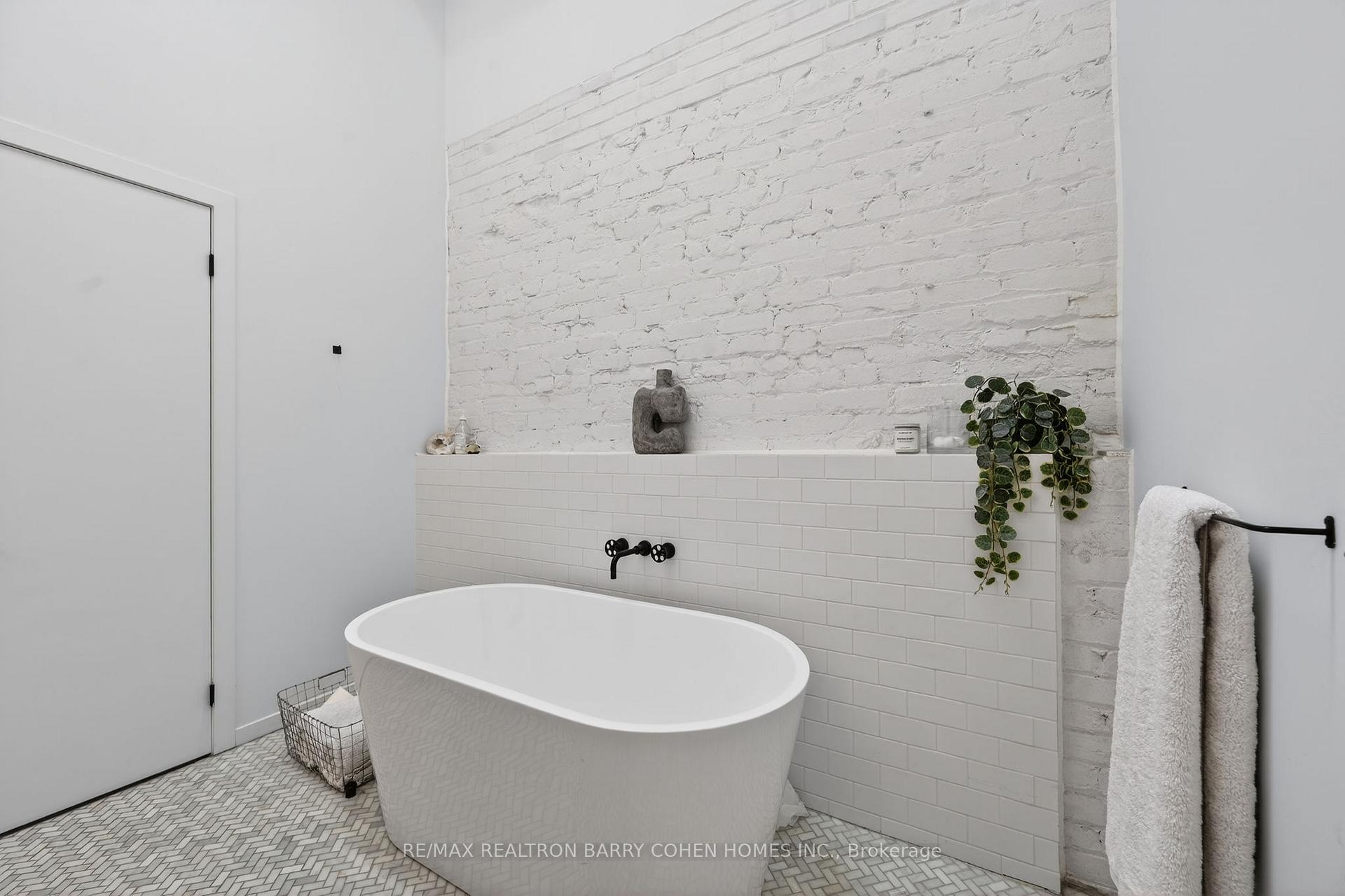 Photo 22 of Unit 7, 50 Bartlett Avenue, Toronto, Dovercourt-Wallace Emerson-Junction — HOMEH