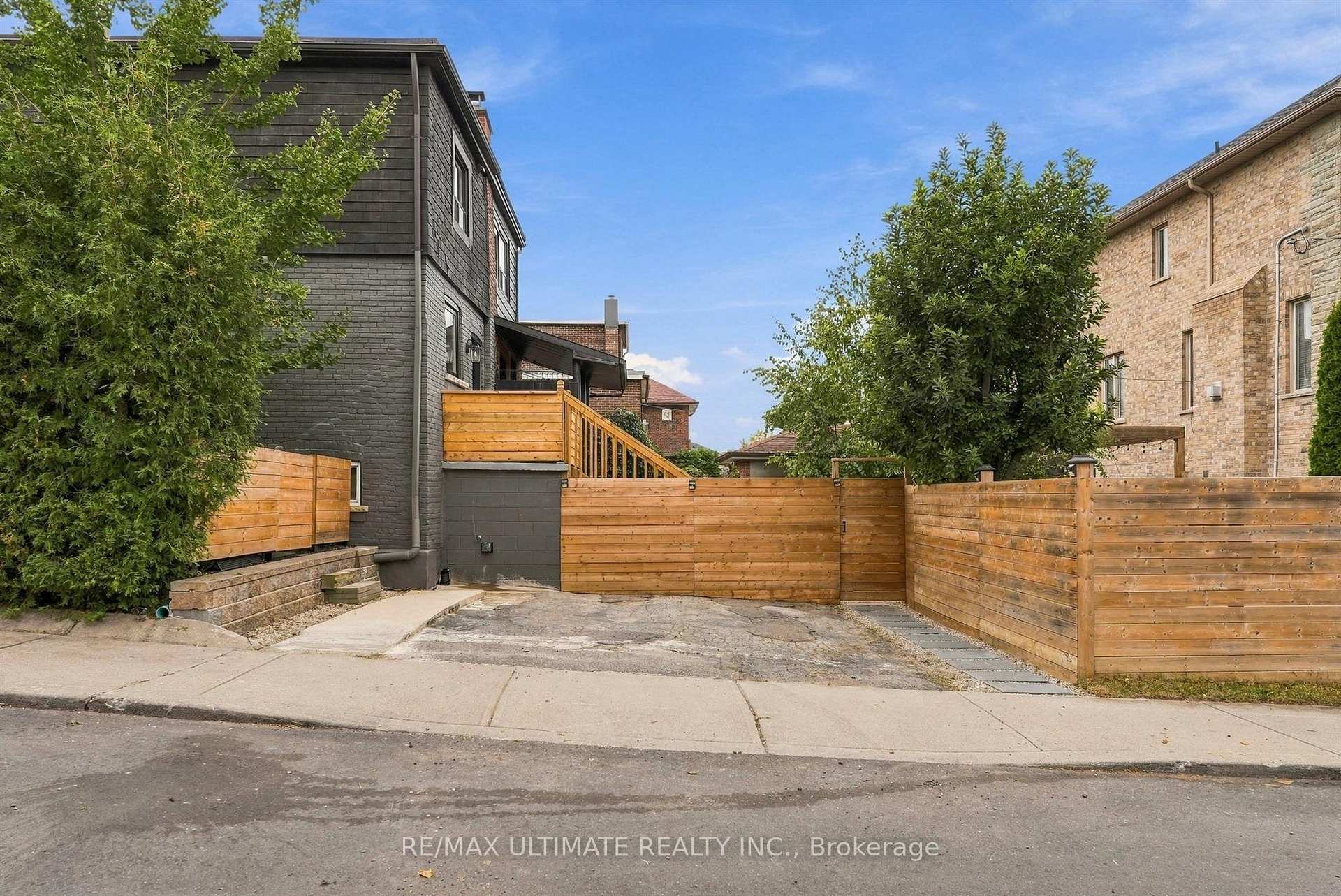 Photo 27 of 90 Rowntree Avenue, Toronto, Weston-Pellam Park — HOMEH