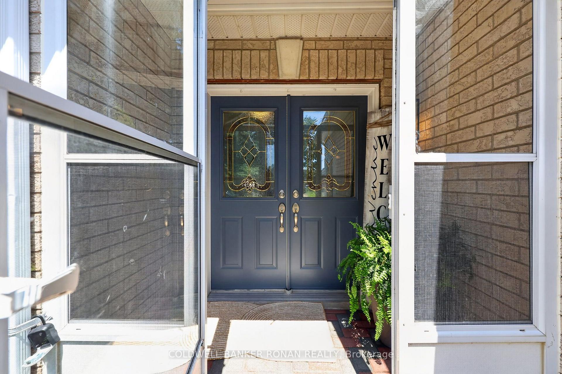 Photo 3 of 61 Darling Crescent, New Tecumseth, Alliston — HOMEH