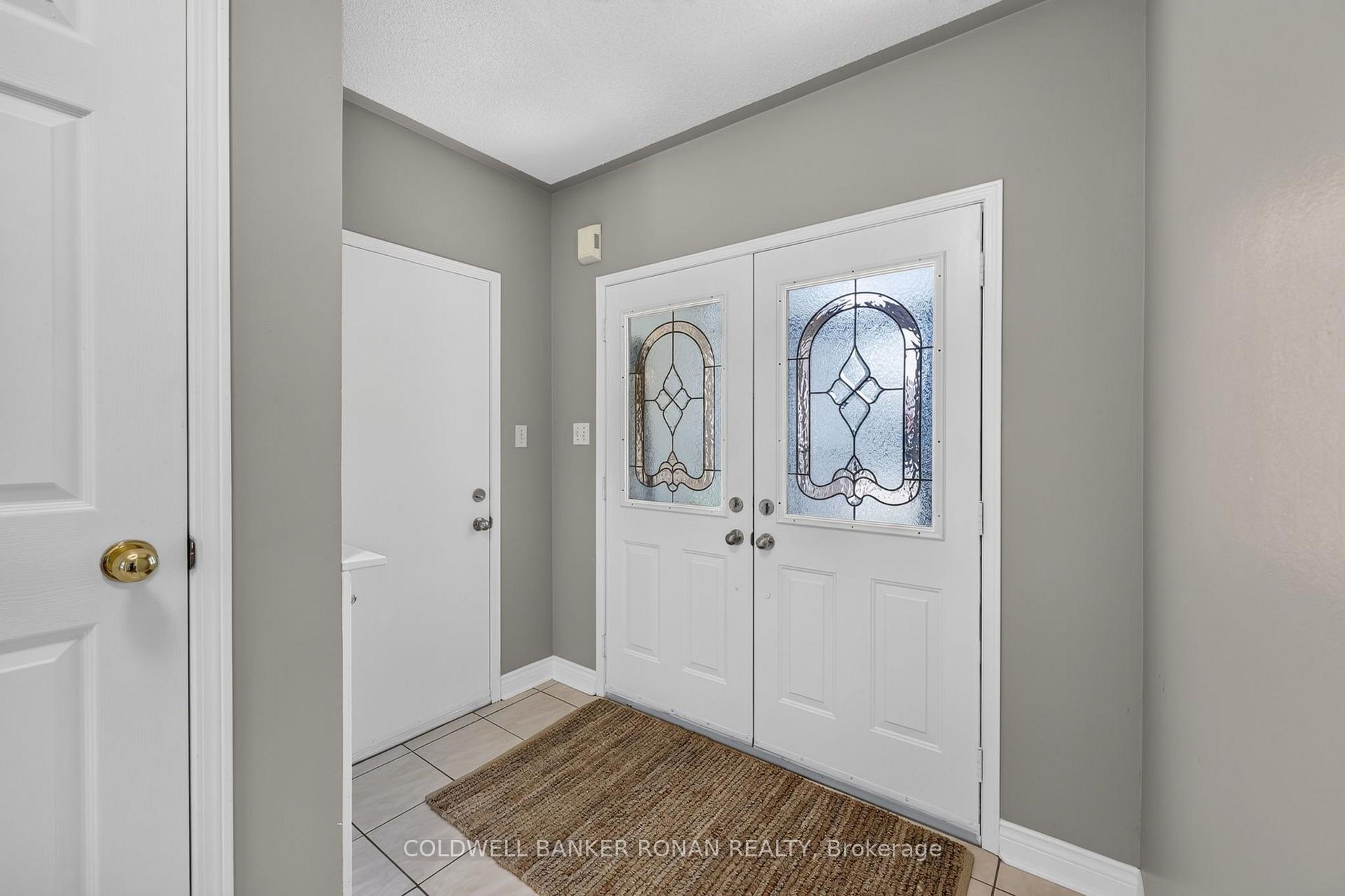 Photo 4 of 61 Darling Crescent, New Tecumseth, Alliston — HOMEH