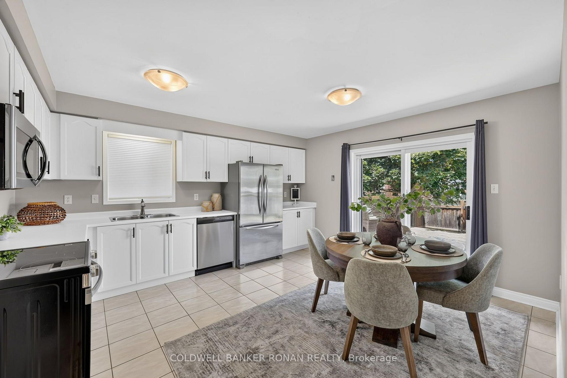 Photo 5 of 61 Darling Crescent, New Tecumseth, Alliston — HOMEH
