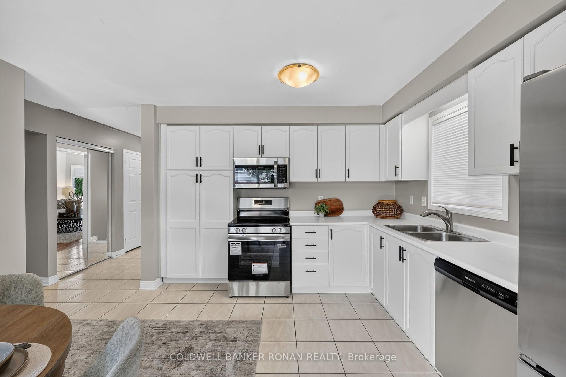 Photo 6 of 61 Darling Crescent, New Tecumseth, Alliston — HOMEH