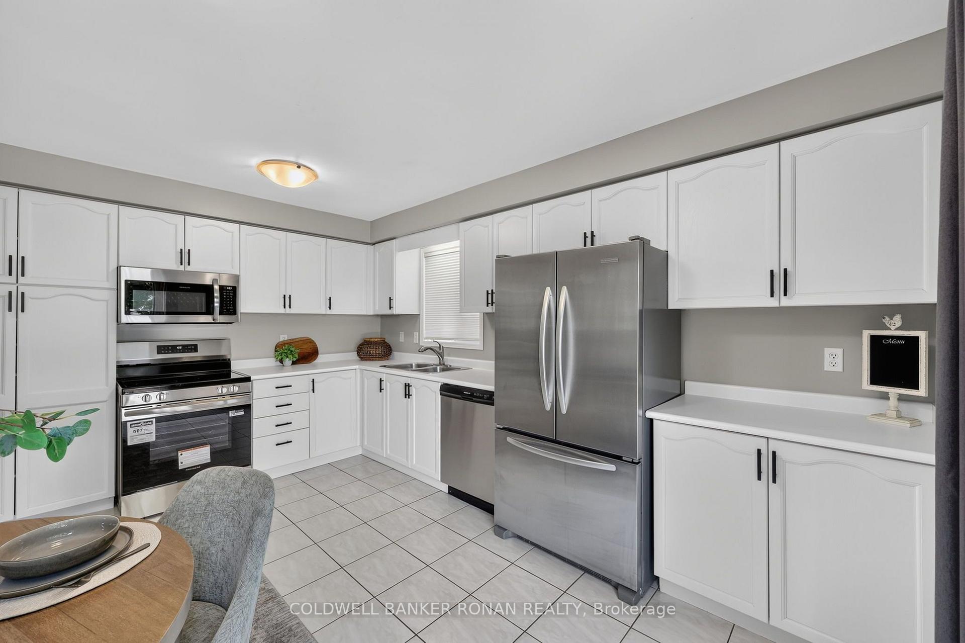 Photo 8 of 61 Darling Crescent, New Tecumseth, Alliston — HOMEH