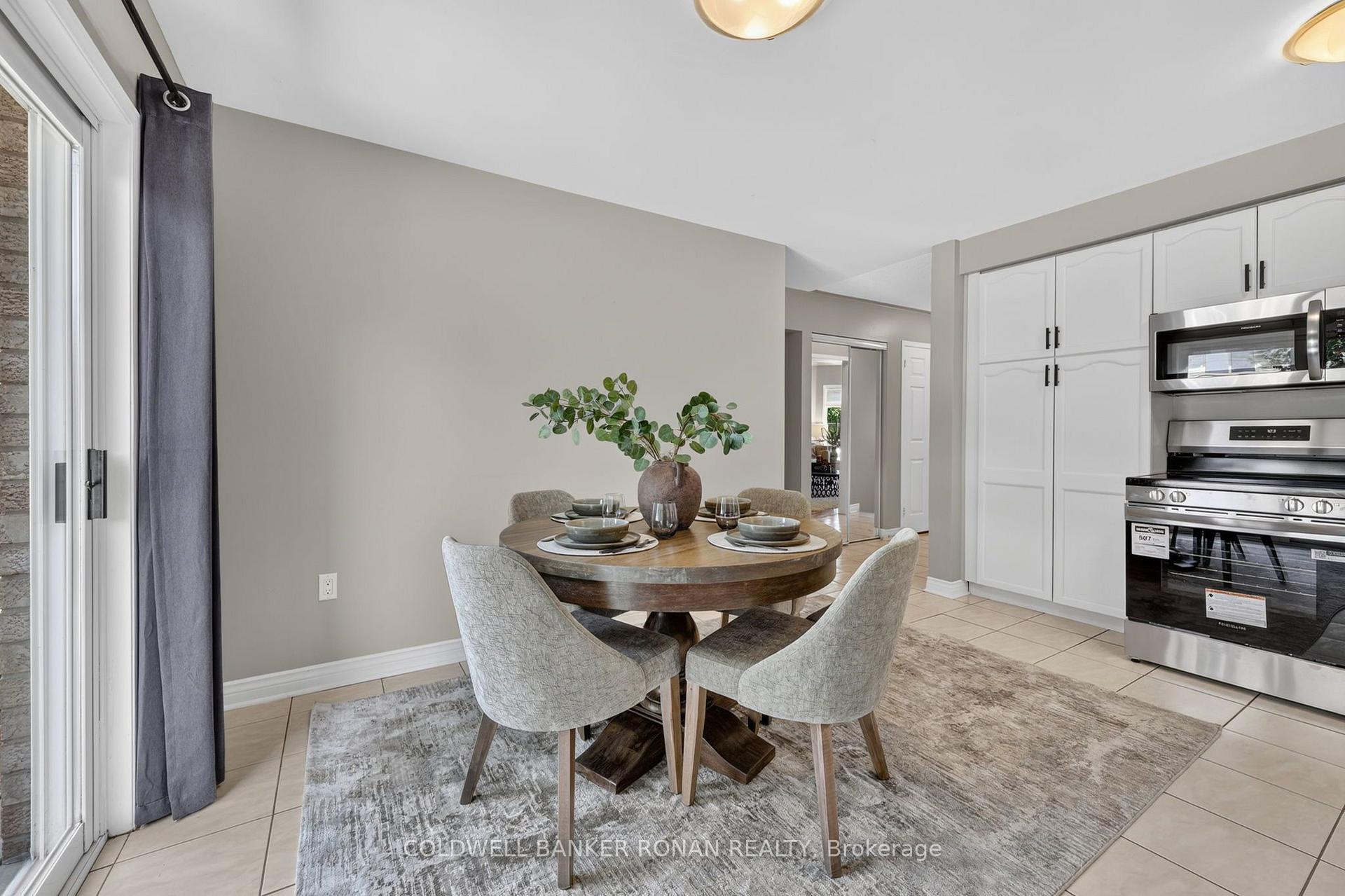 Photo 9 of 61 Darling Crescent, New Tecumseth, Alliston — HOMEH