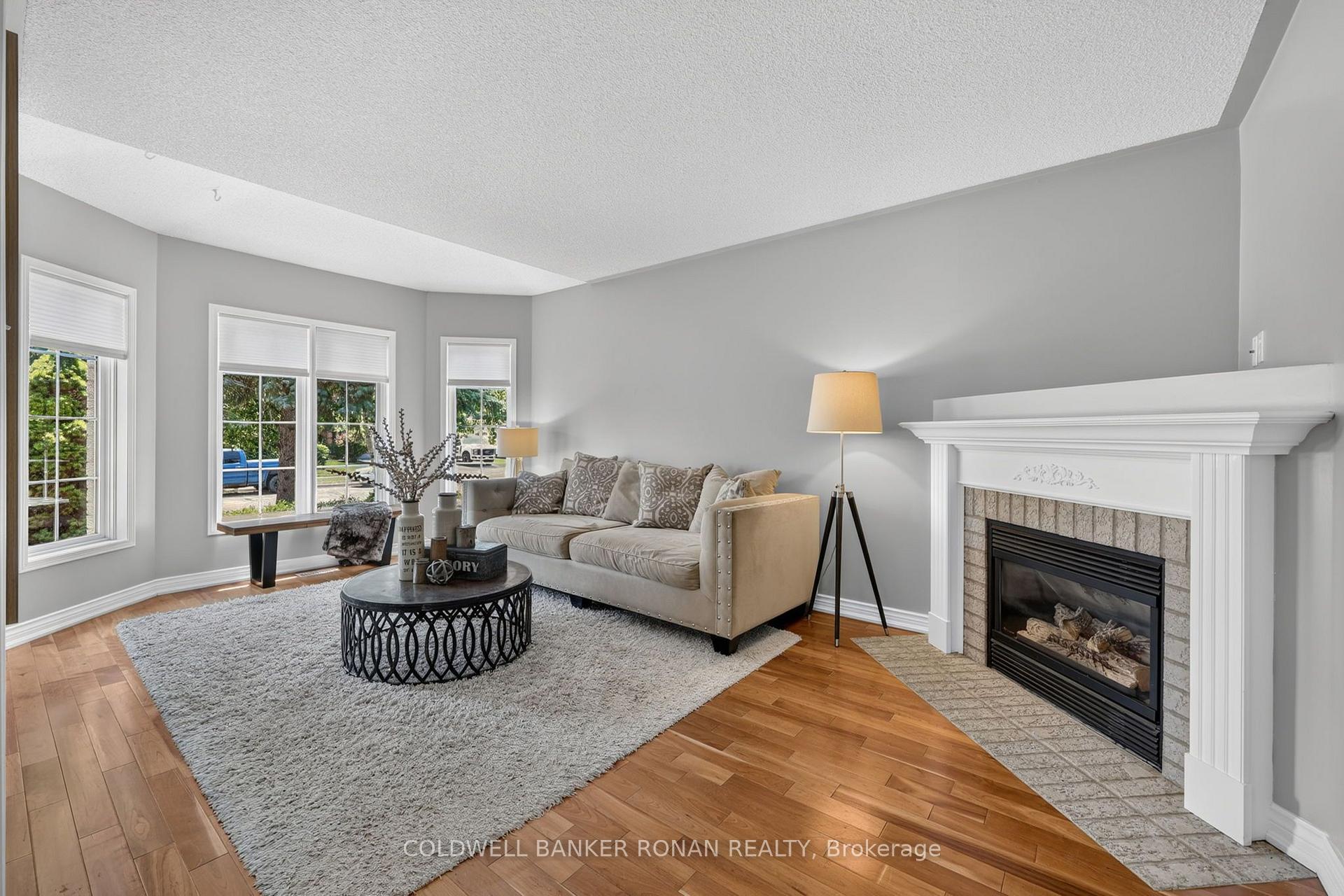Photo 11 of 61 Darling Crescent, New Tecumseth, Alliston — HOMEH