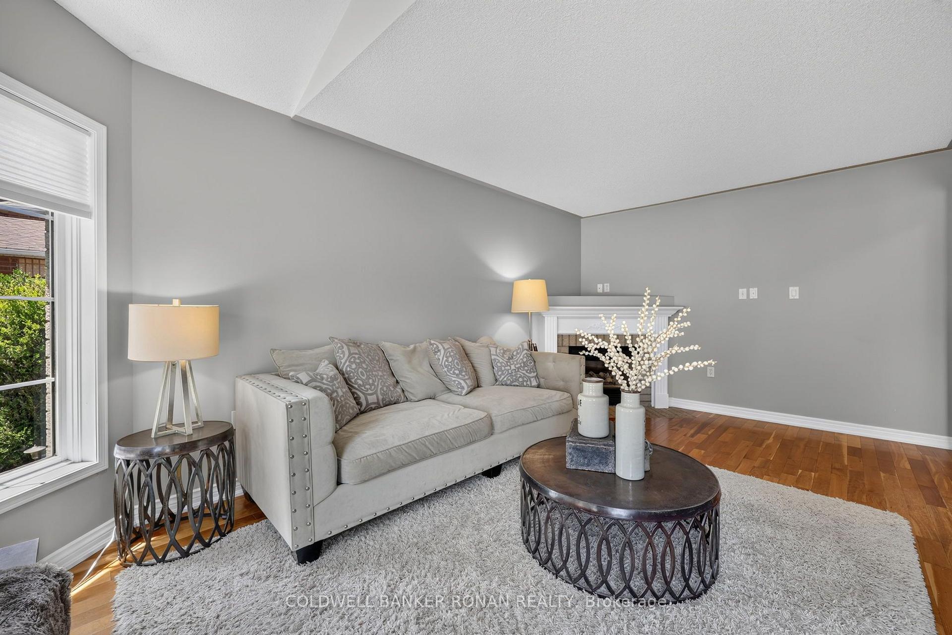 Photo 12 of 61 Darling Crescent, New Tecumseth, Alliston — HOMEH