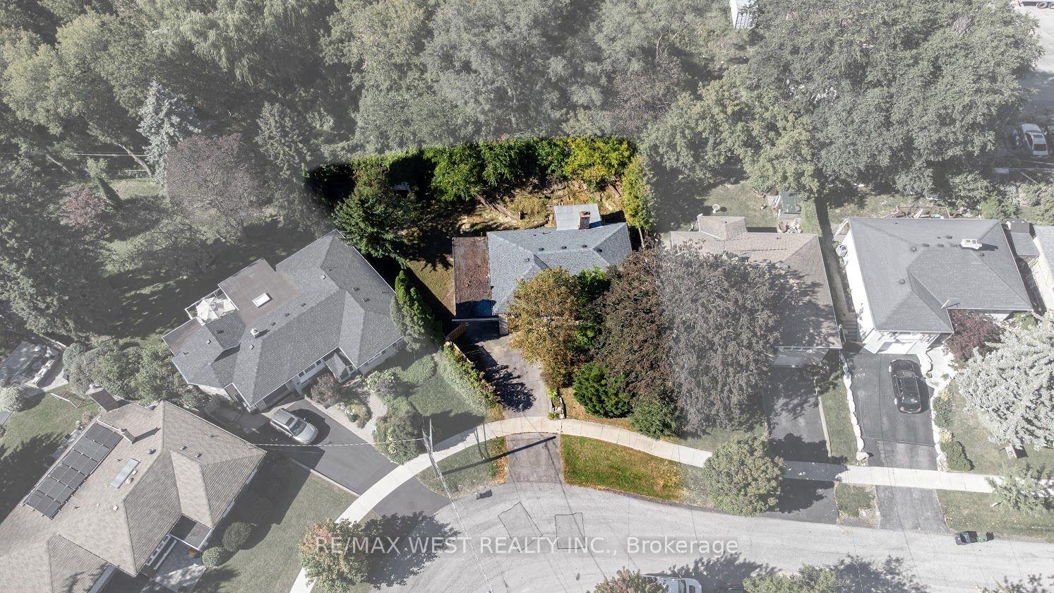 Photo 2 of 39 Mcmanus Road, Etobicoke, Kingsview Village-The Westway — HOMEH