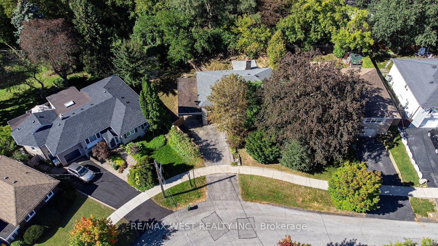 Photo 4 of 39 Mcmanus Road, Etobicoke, Kingsview Village-The Westway — HOMEH