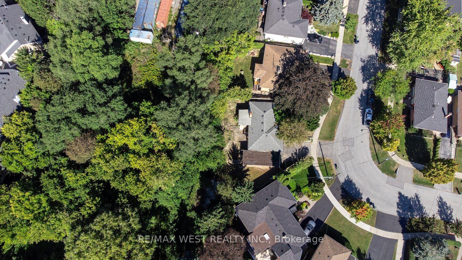 Photo 5 of 39 Mcmanus Road, Etobicoke, Kingsview Village-The Westway — HOMEH