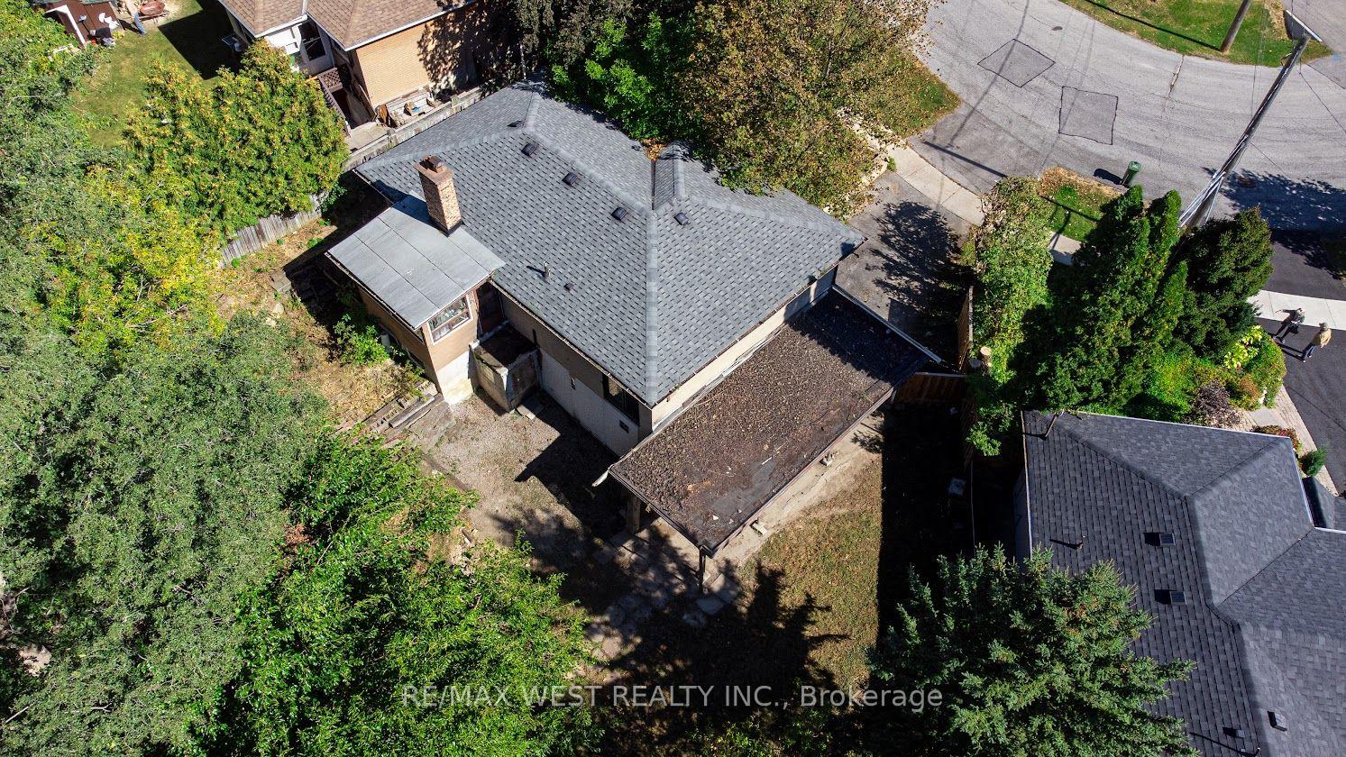 Photo 6 of 39 Mcmanus Road, Etobicoke, Kingsview Village-The Westway — HOMEH