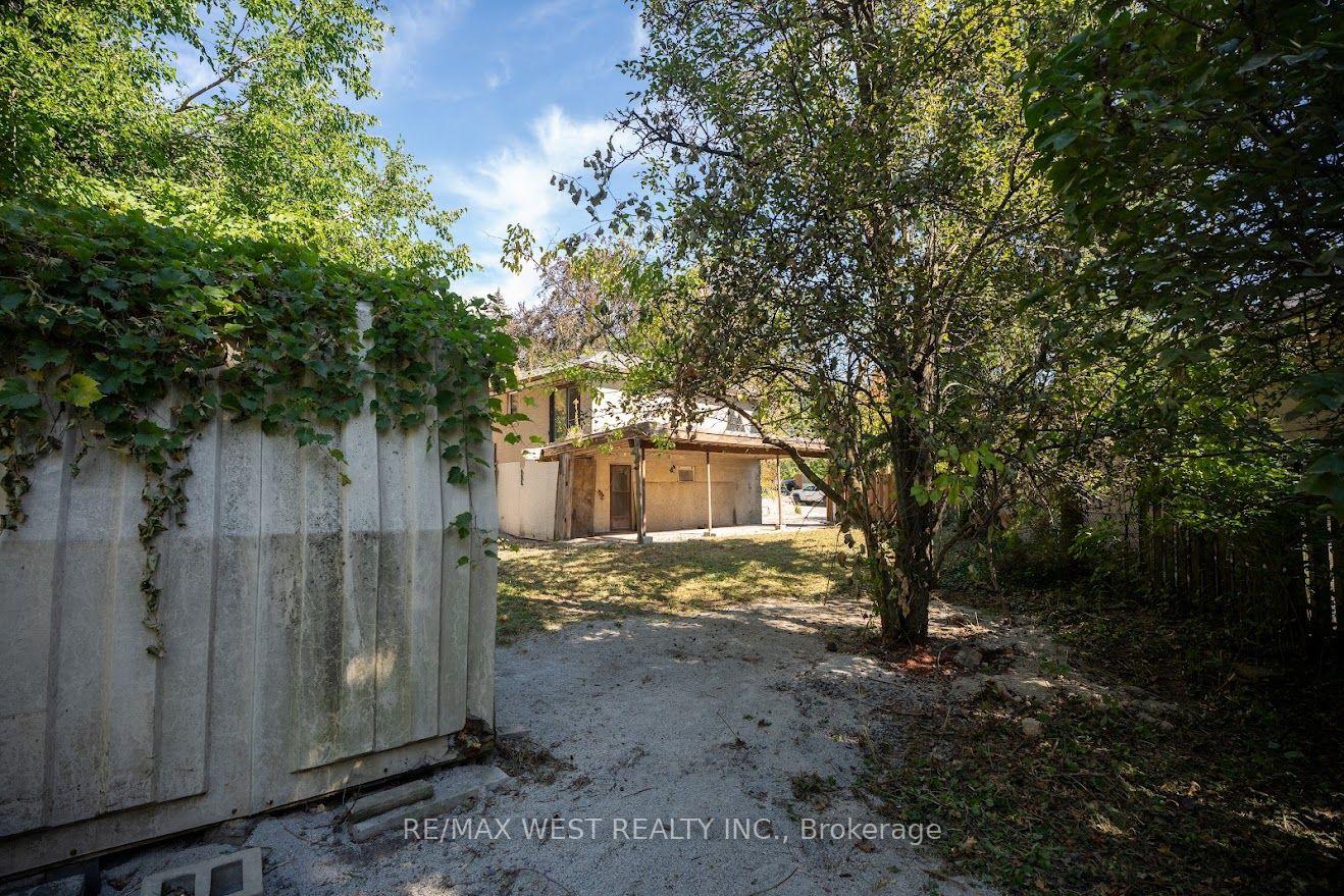 Photo 9 of 39 Mcmanus Road, Etobicoke, Kingsview Village-The Westway — HOMEH