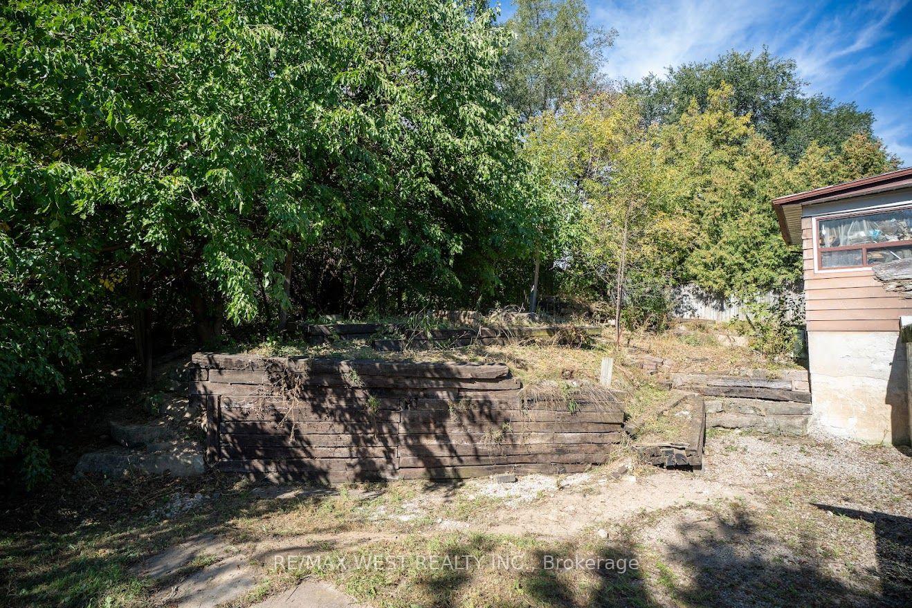 Photo 12 of 39 Mcmanus Road, Etobicoke, Kingsview Village-The Westway — HOMEH