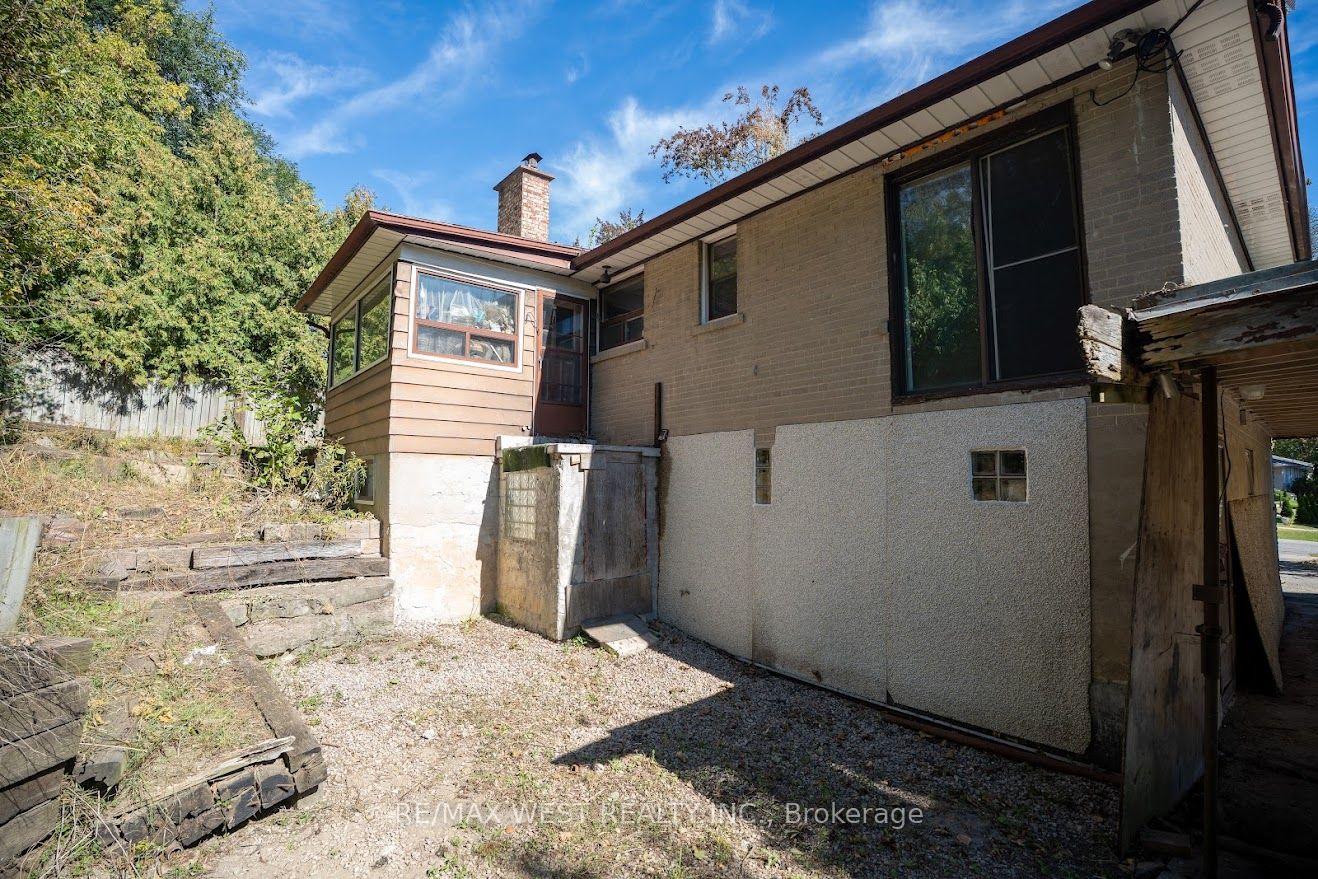 Photo 13 of 39 Mcmanus Road, Etobicoke, Kingsview Village-The Westway — HOMEH