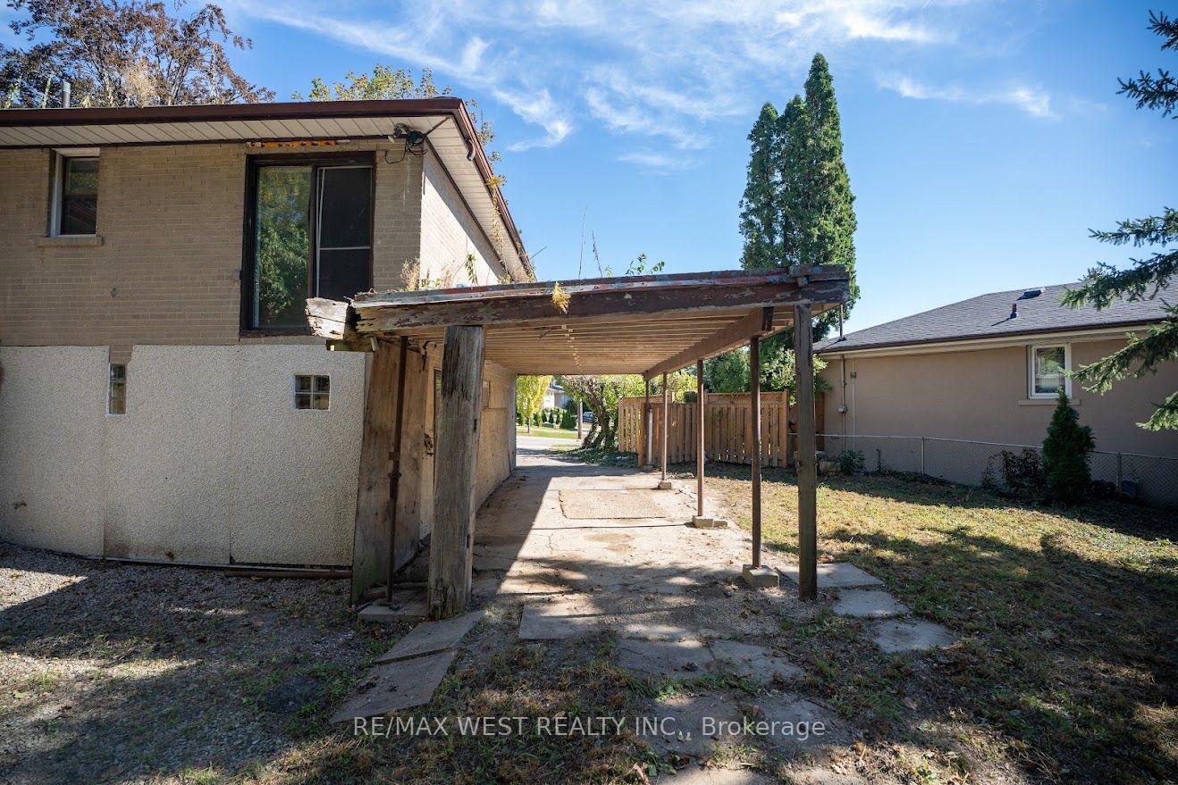 Photo 16 of 39 Mcmanus Road, Etobicoke, Kingsview Village-The Westway — HOMEH