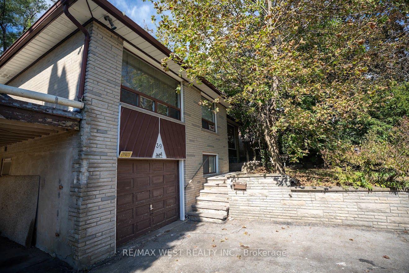 Photo 17 of 39 Mcmanus Road, Etobicoke, Kingsview Village-The Westway — HOMEH
