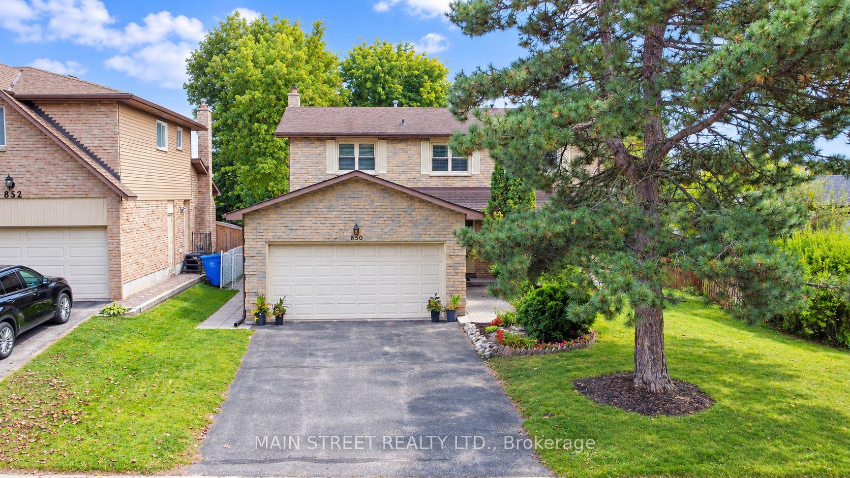 Photo 2 of 850 Arnold Crescent, Newmarket, Gorham-College Manor — HOMEH