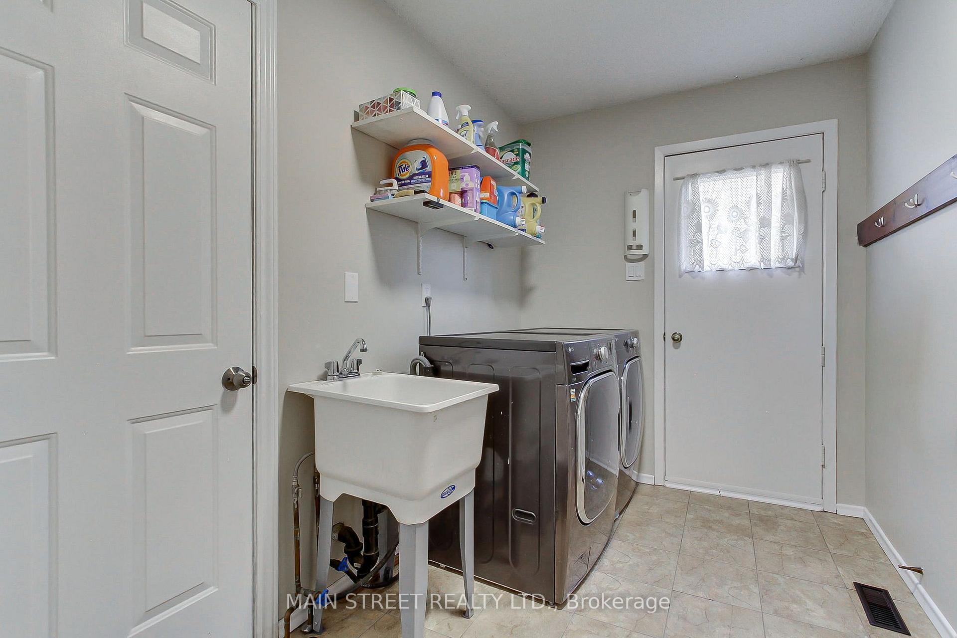 Photo 16 of 850 Arnold Crescent, Newmarket, Gorham-College Manor — HOMEH