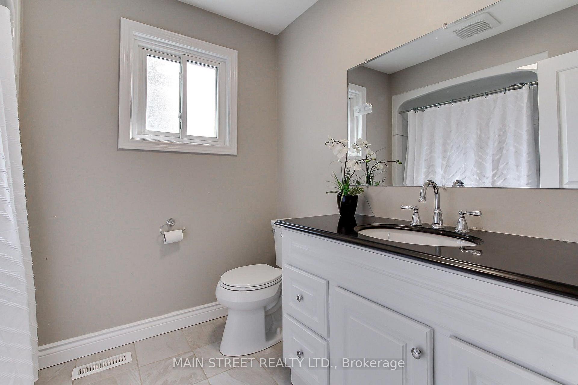 Photo 19 of 850 Arnold Crescent, Newmarket, Gorham-College Manor — HOMEH