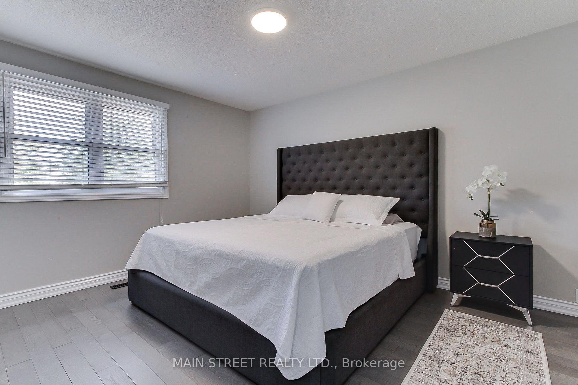 Photo 20 of 850 Arnold Crescent, Newmarket, Gorham-College Manor — HOMEH