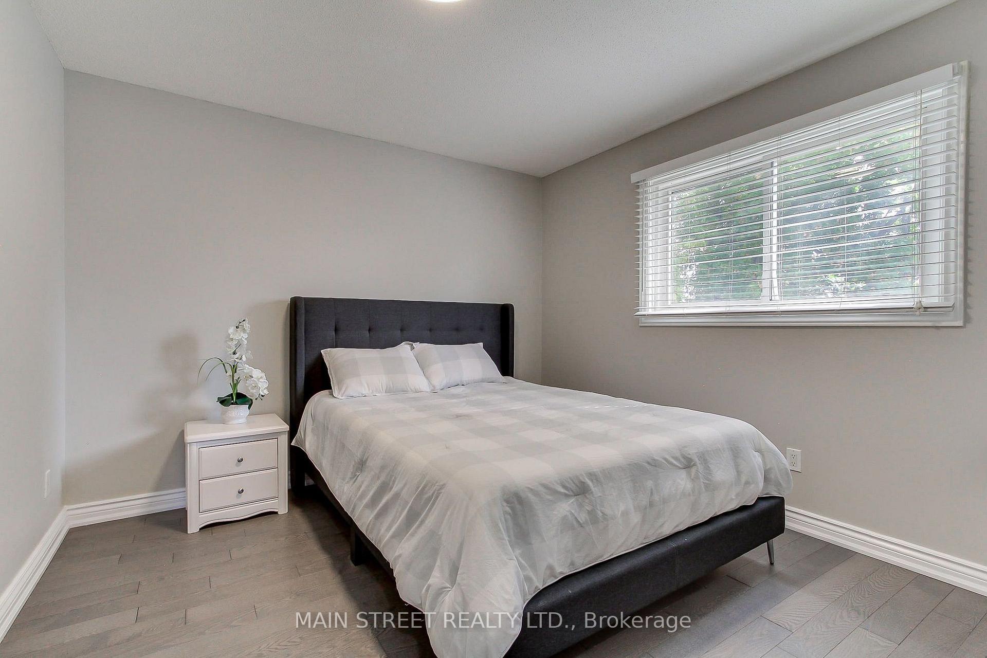 Photo 21 of 850 Arnold Crescent, Newmarket, Gorham-College Manor — HOMEH