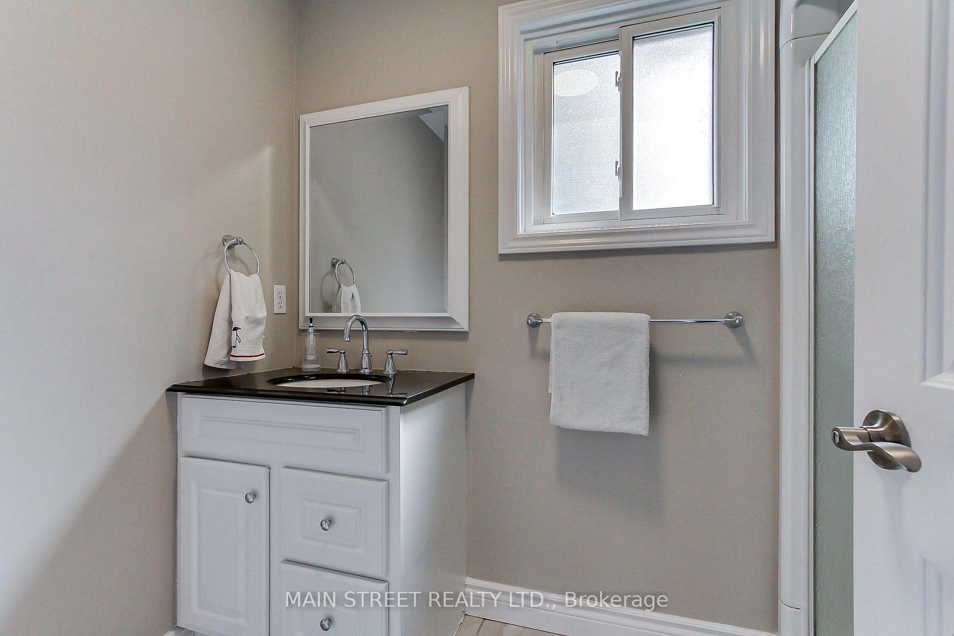 Photo 22 of 850 Arnold Crescent, Newmarket, Gorham-College Manor — HOMEH
