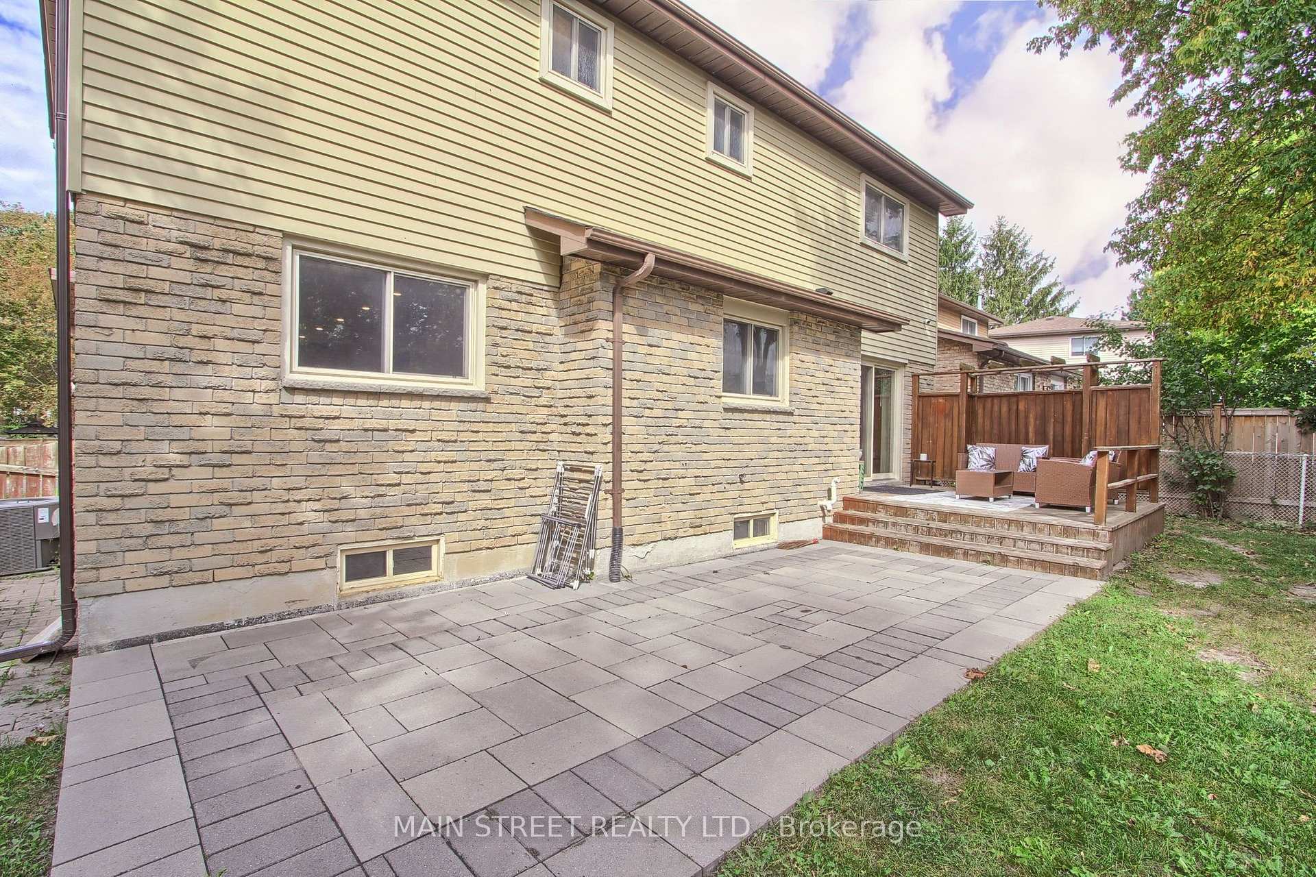 Photo 27 of 850 Arnold Crescent, Newmarket, Gorham-College Manor — HOMEH