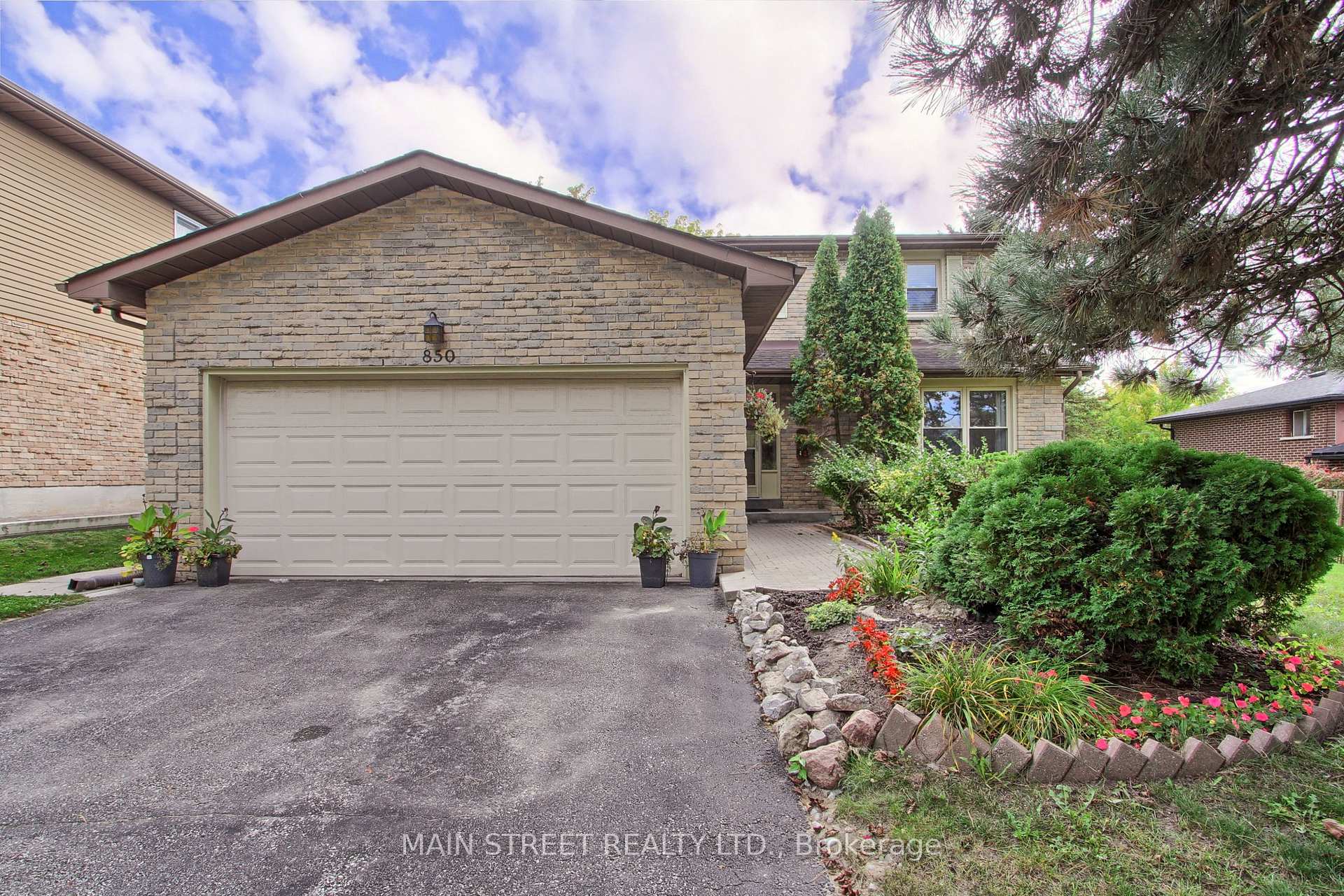 Photo 31 of 850 Arnold Crescent, Newmarket, Gorham-College Manor — HOMEH