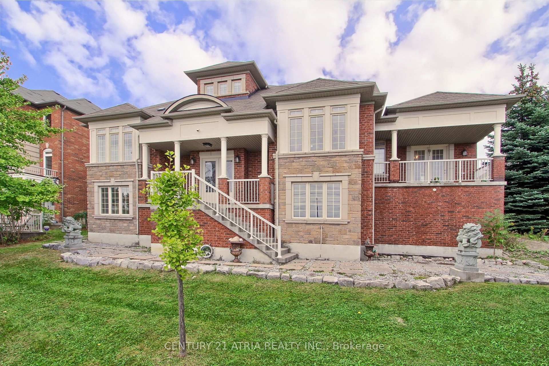 Photo 2 of 111 Zokol Drive, Aurora, Bayview Northeast — HOMEH