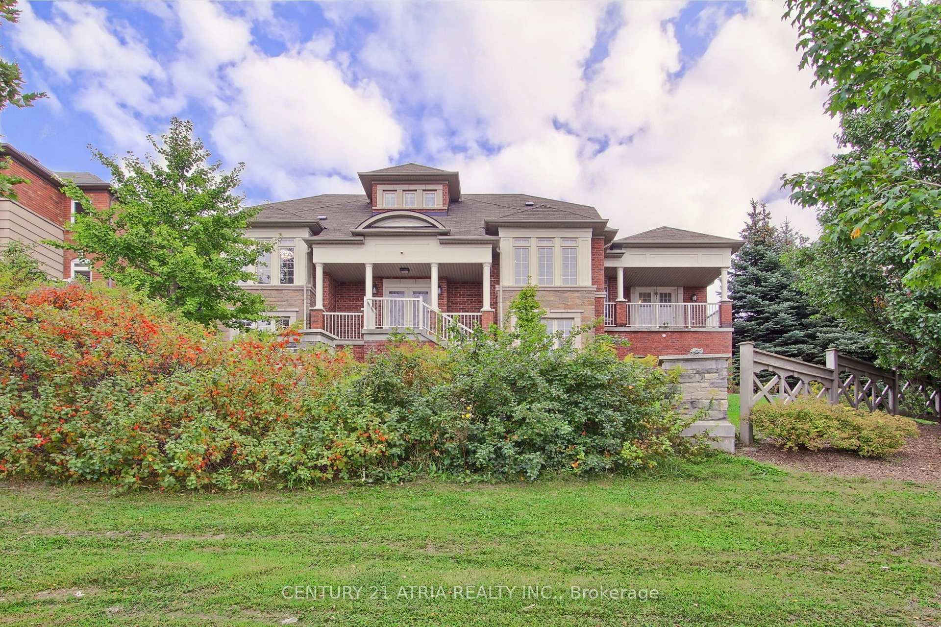 Photo 3 of 111 Zokol Drive, Aurora, Bayview Northeast — HOMEH