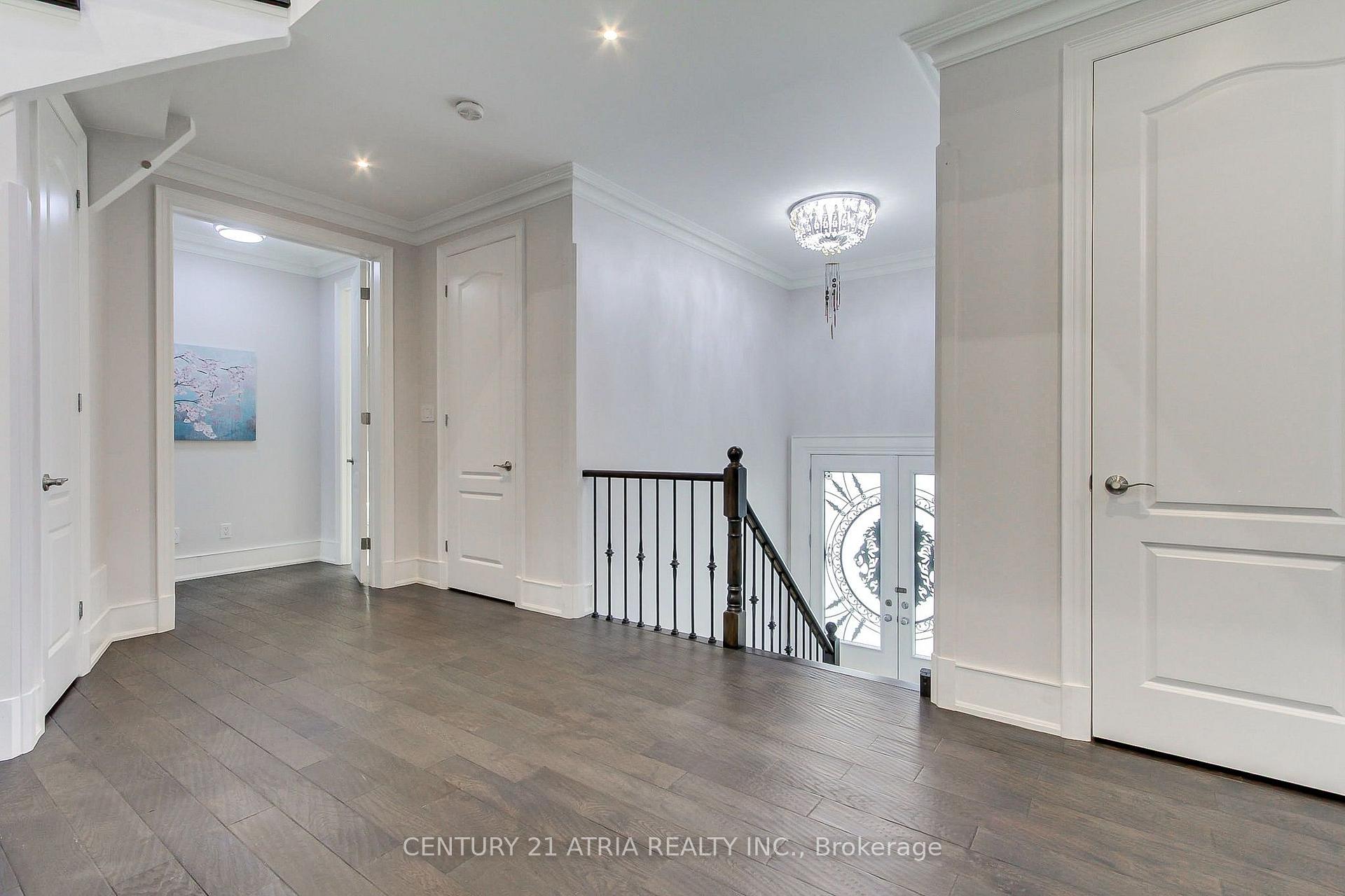 Photo 7 of 111 Zokol Drive, Aurora, Bayview Northeast — HOMEH