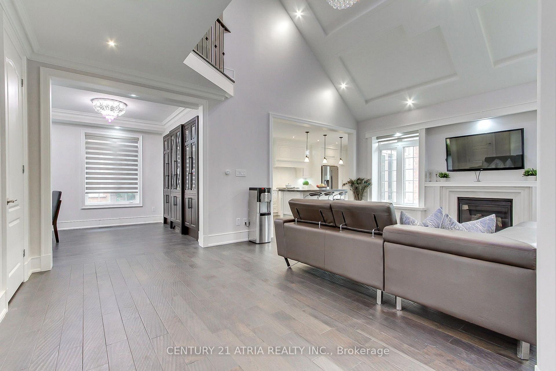Photo 8 of 111 Zokol Drive, Aurora, Bayview Northeast — HOMEH