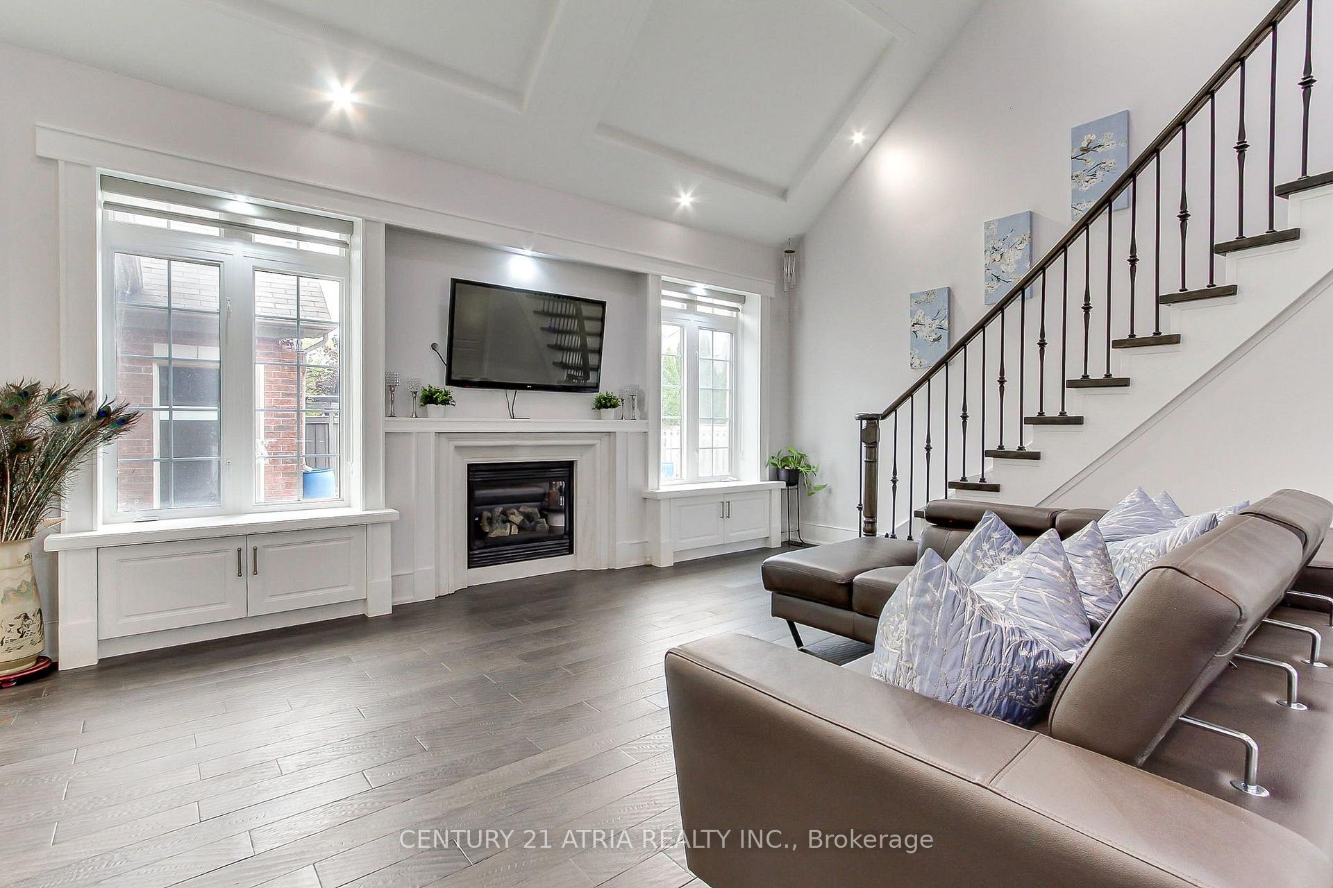 Photo 9 of 111 Zokol Drive, Aurora, Bayview Northeast — HOMEH