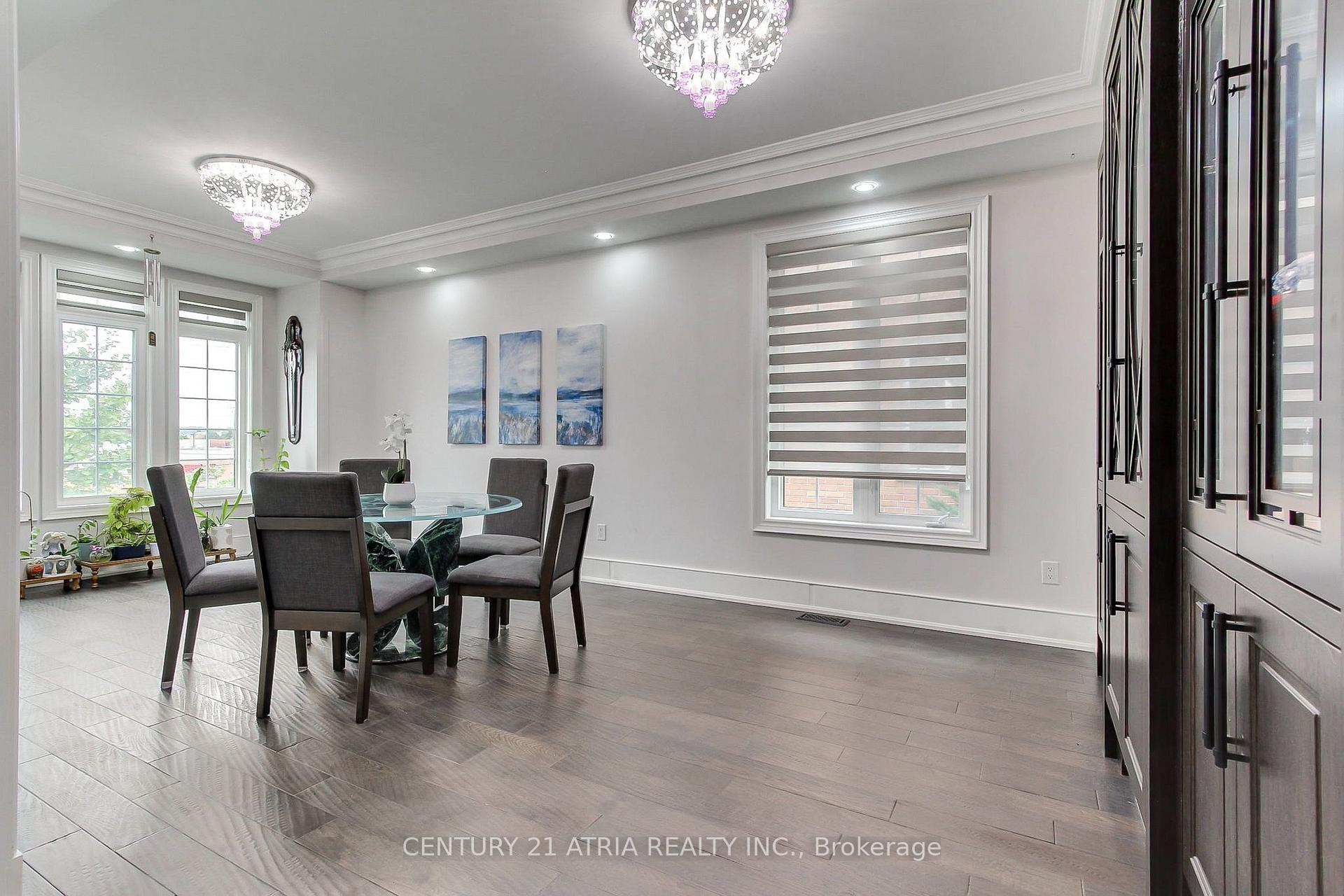 Photo 12 of 111 Zokol Drive, Aurora, Bayview Northeast — HOMEH