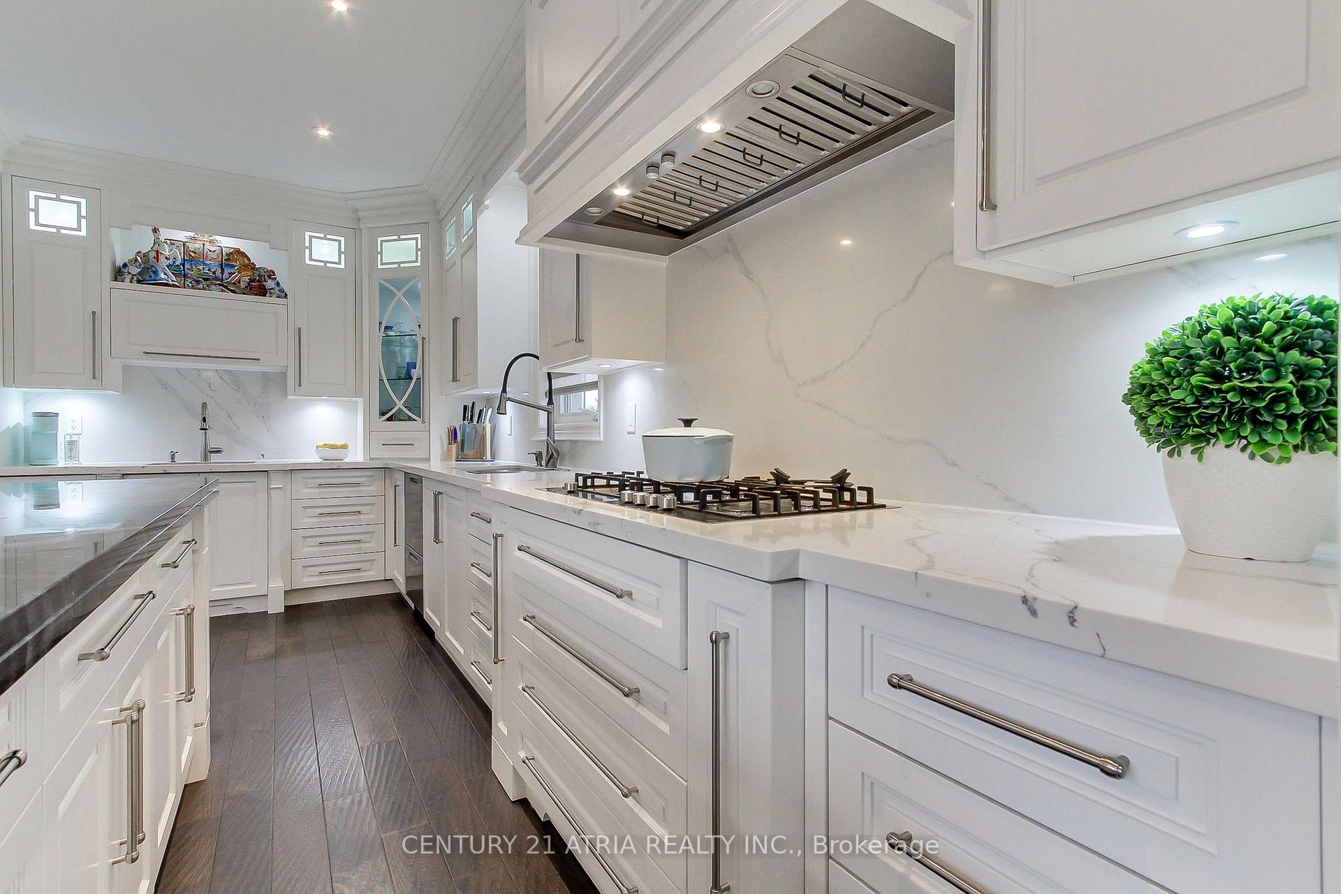 Photo 15 of 111 Zokol Drive, Aurora, Bayview Northeast — HOMEH